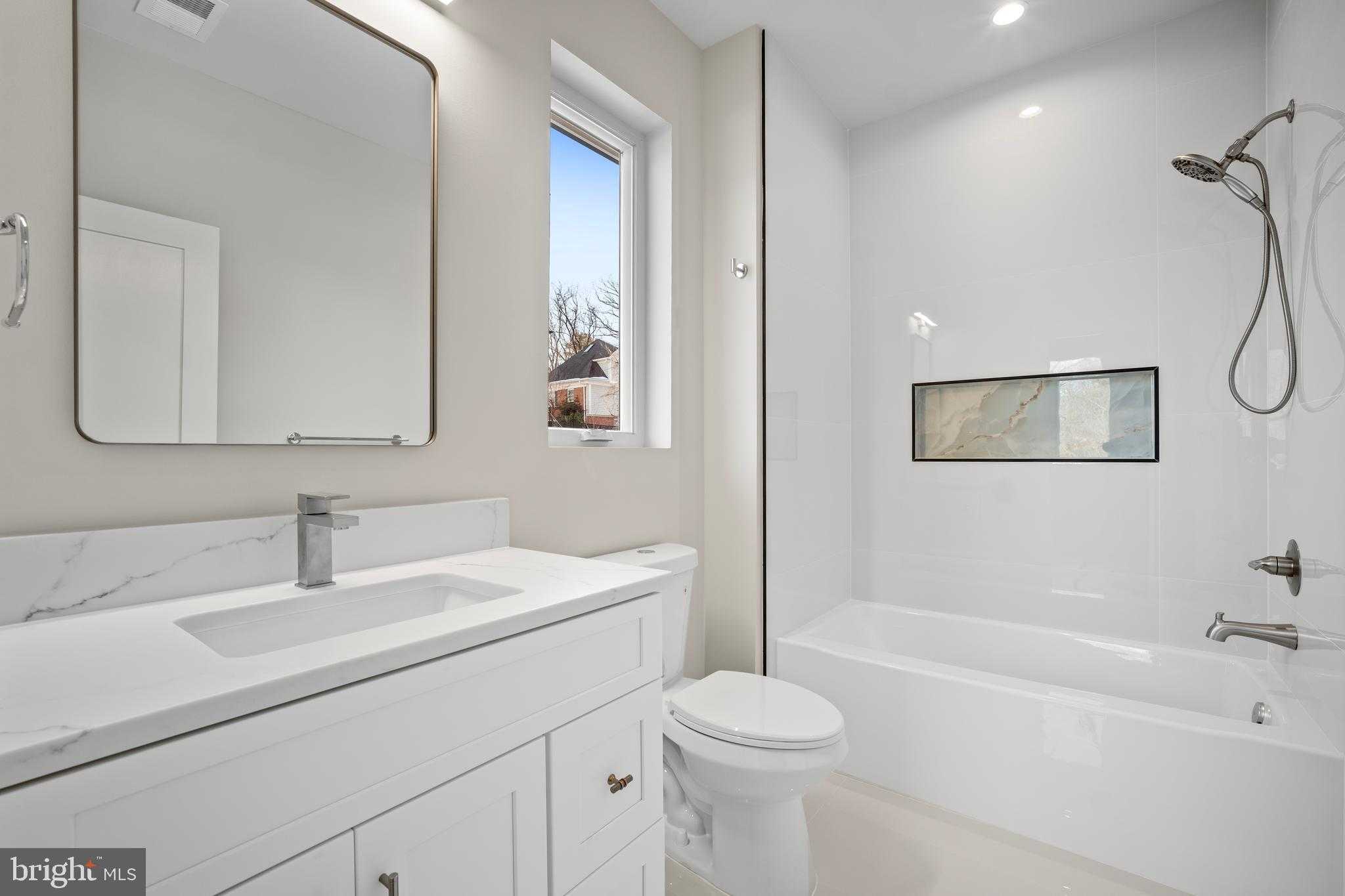 1935 Foxhall Rd photo 57