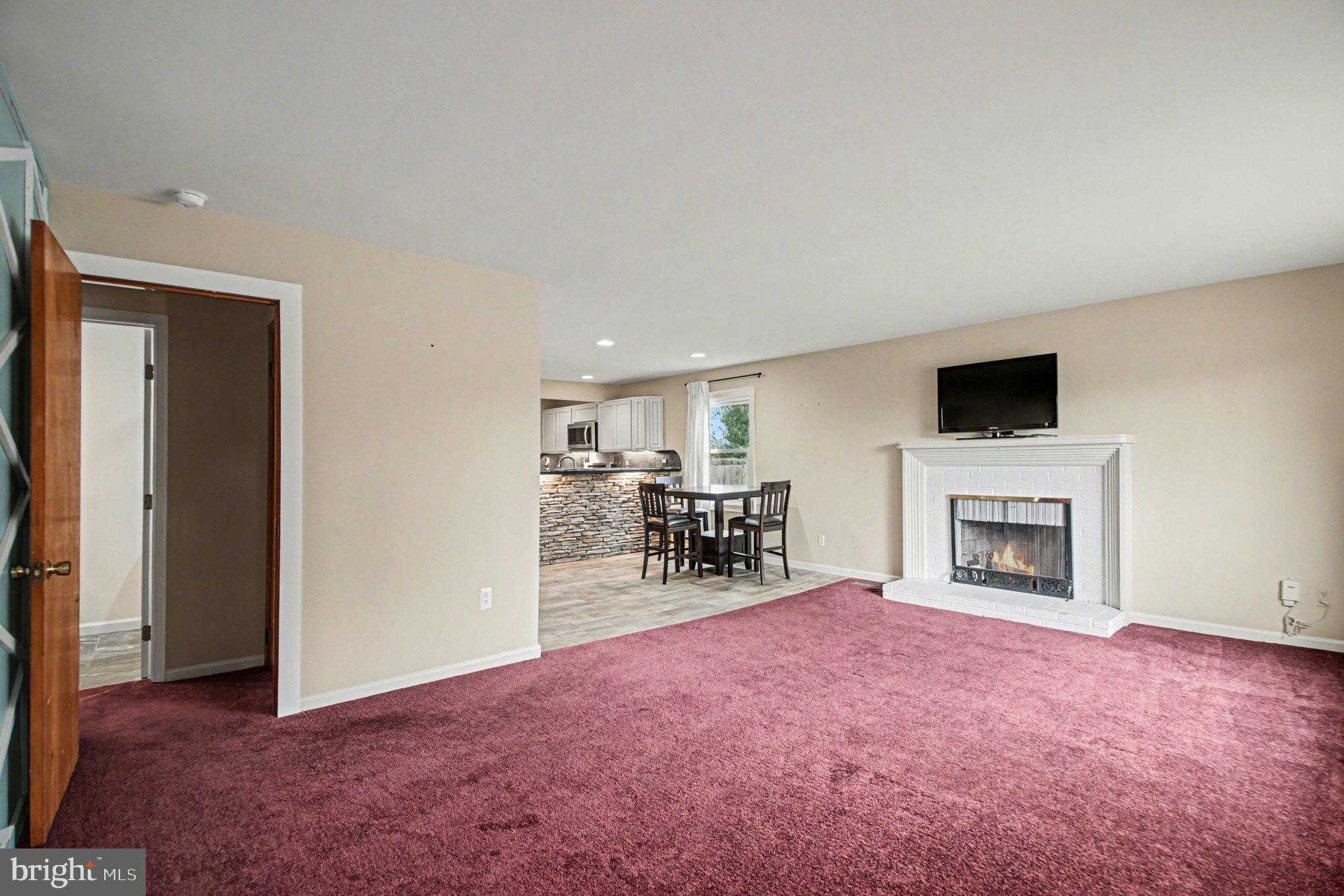 1205 Holly St photo 3