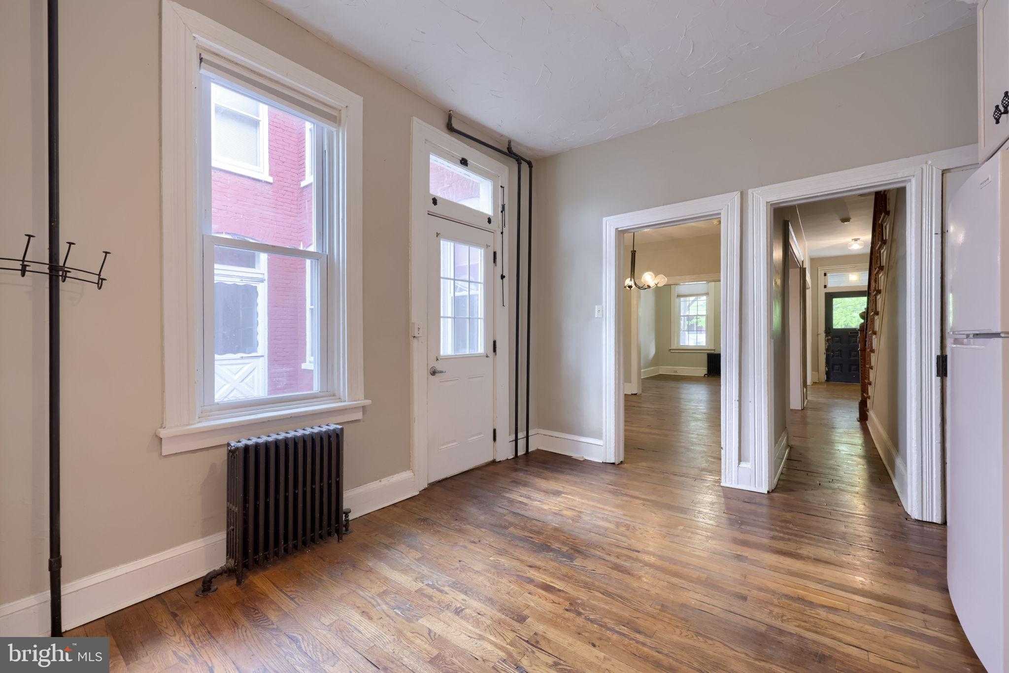 213 E Ross St photo 29