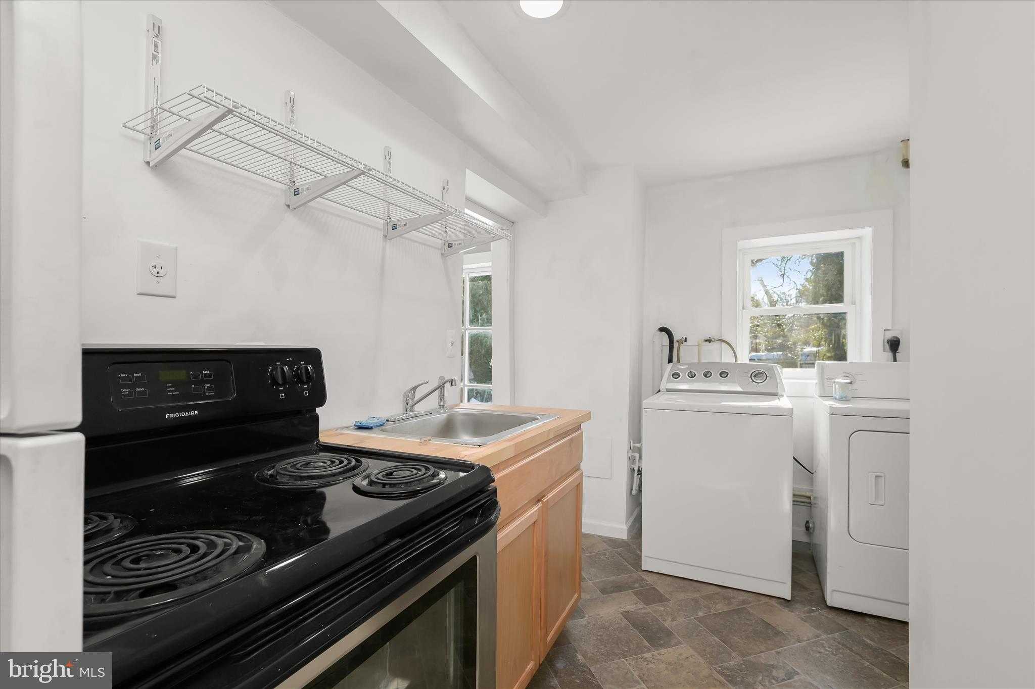 415 Schwartz Ave photo 7