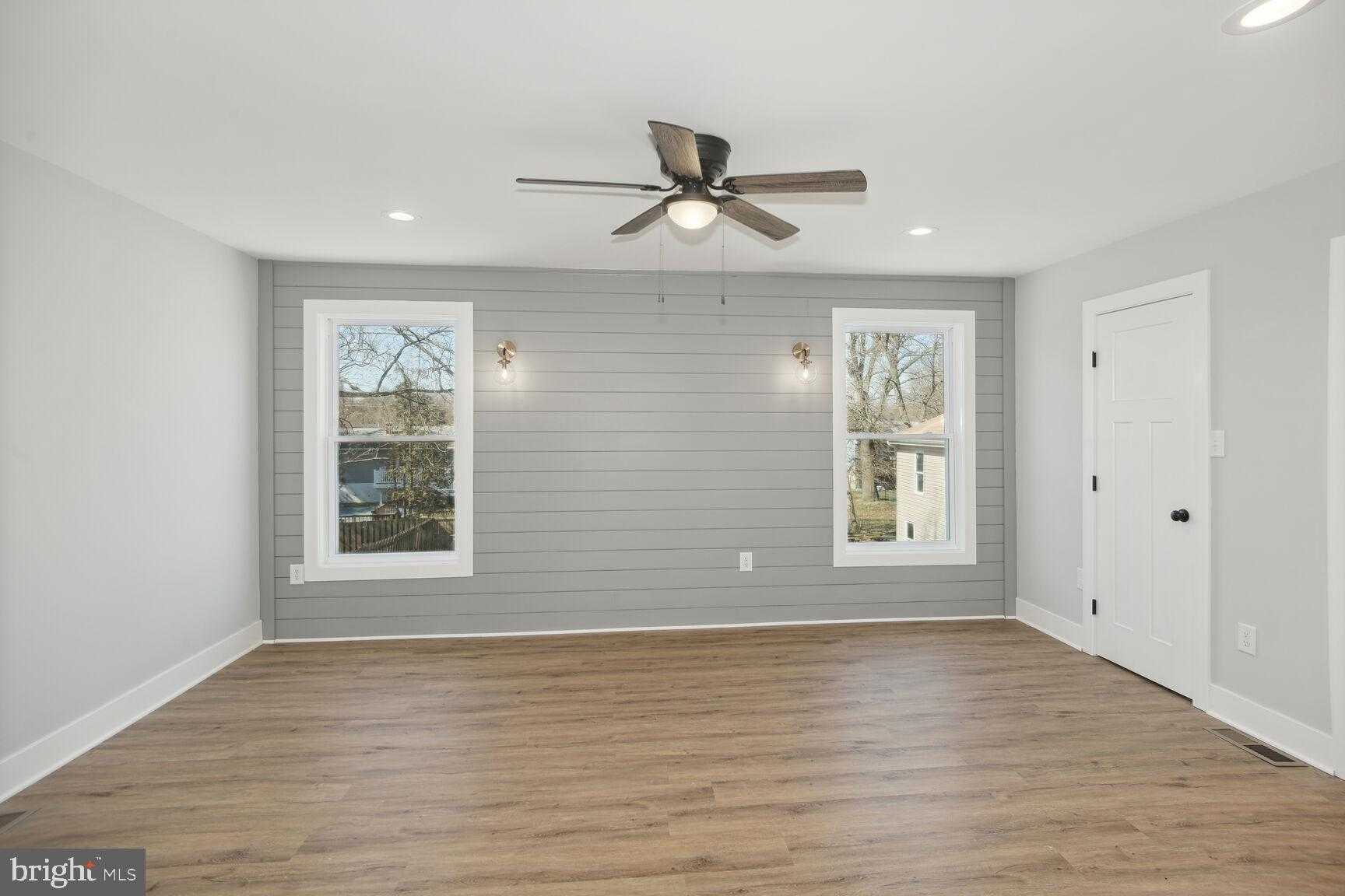 8012 Catherine Ave photo 9