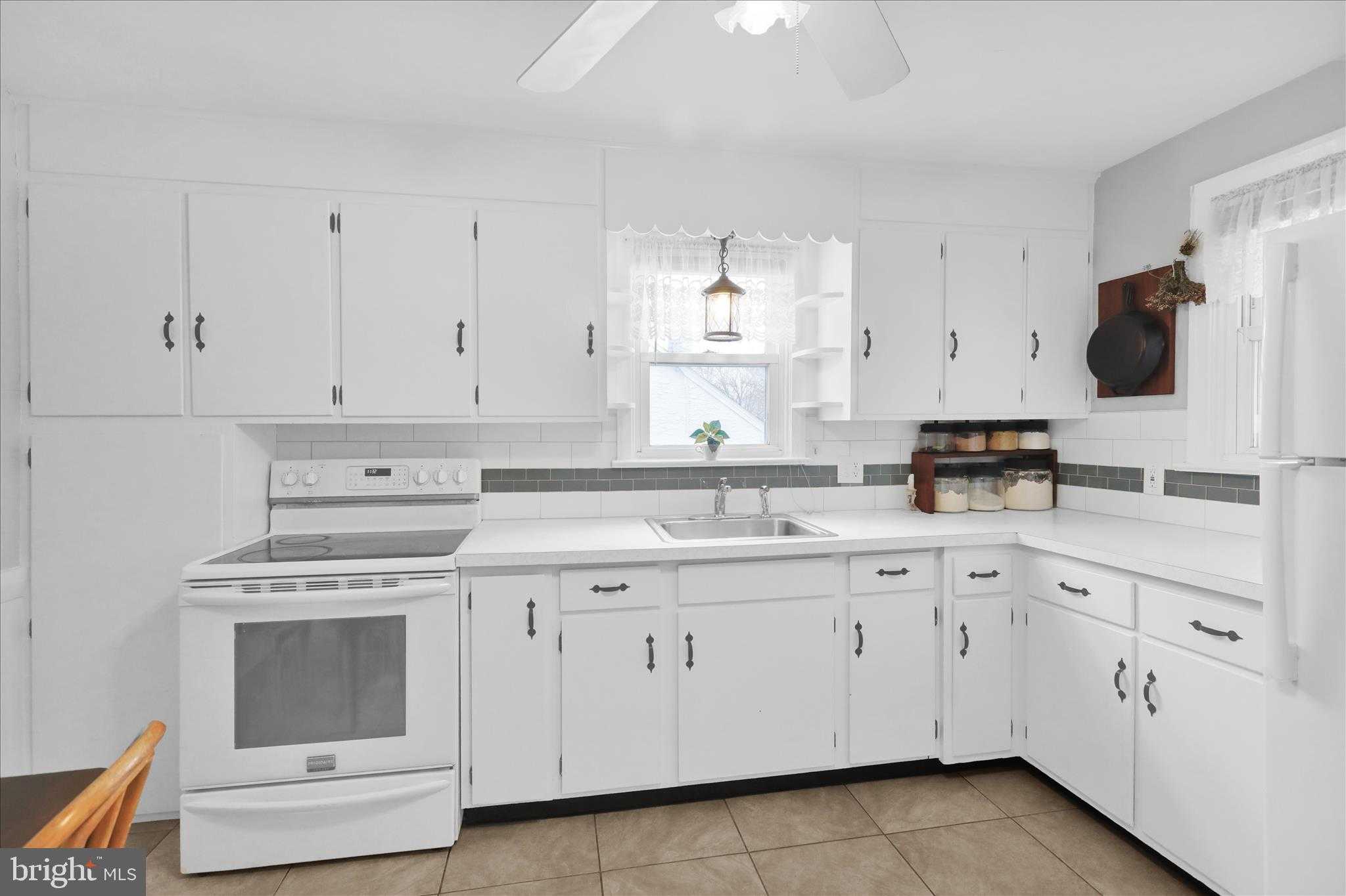 136 Reynolds Ave photo 8