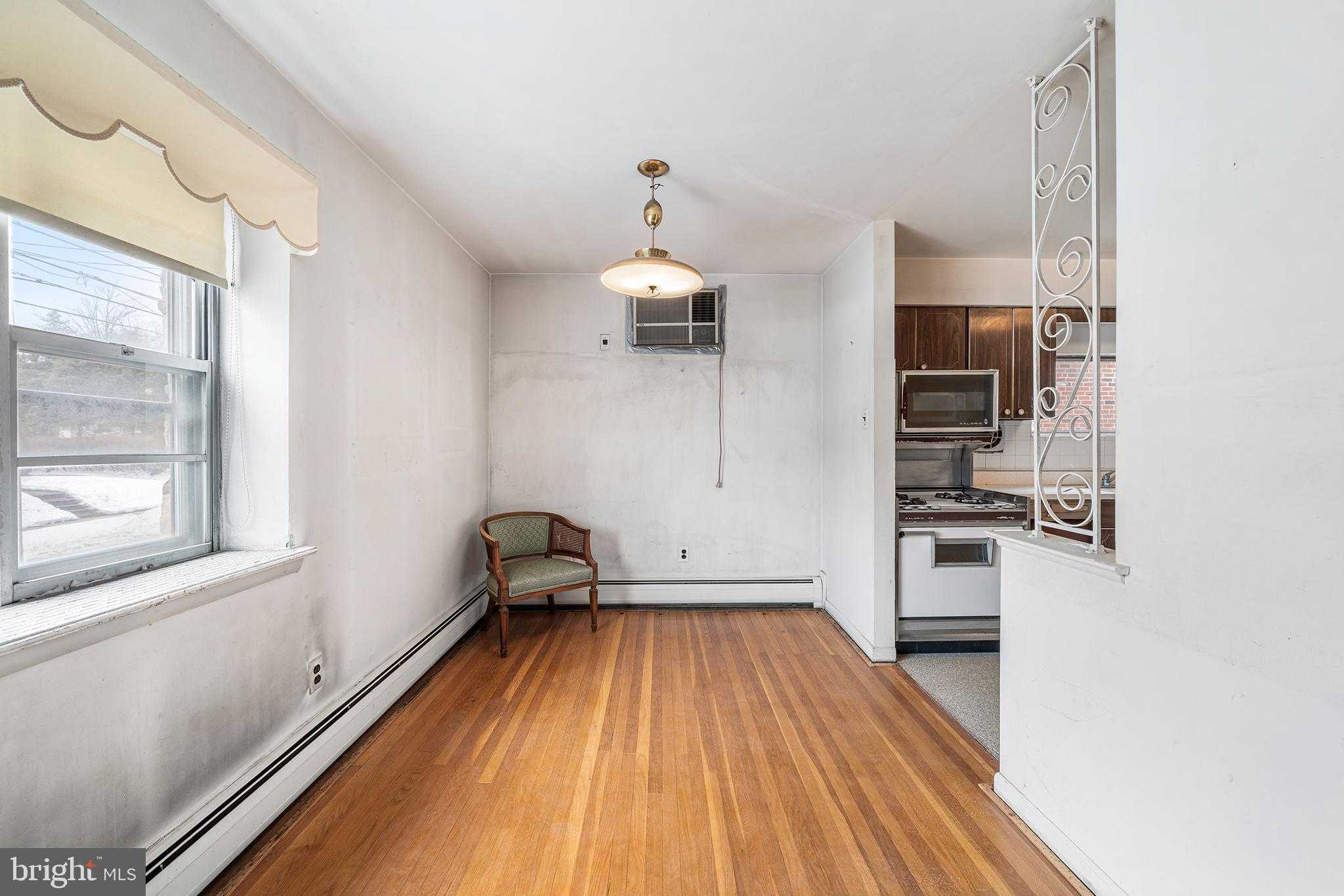 2249 Faunce St photo 12