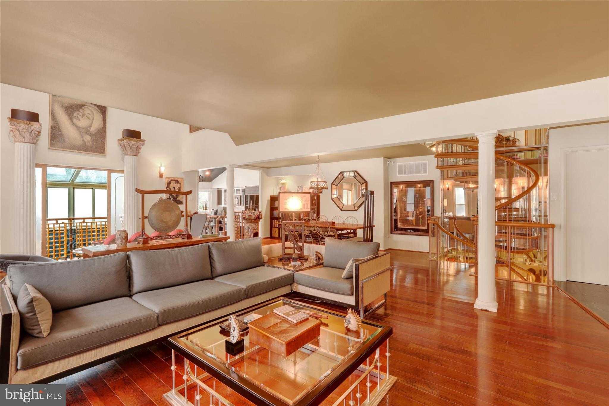 58 Sutphin Pnes photo 2