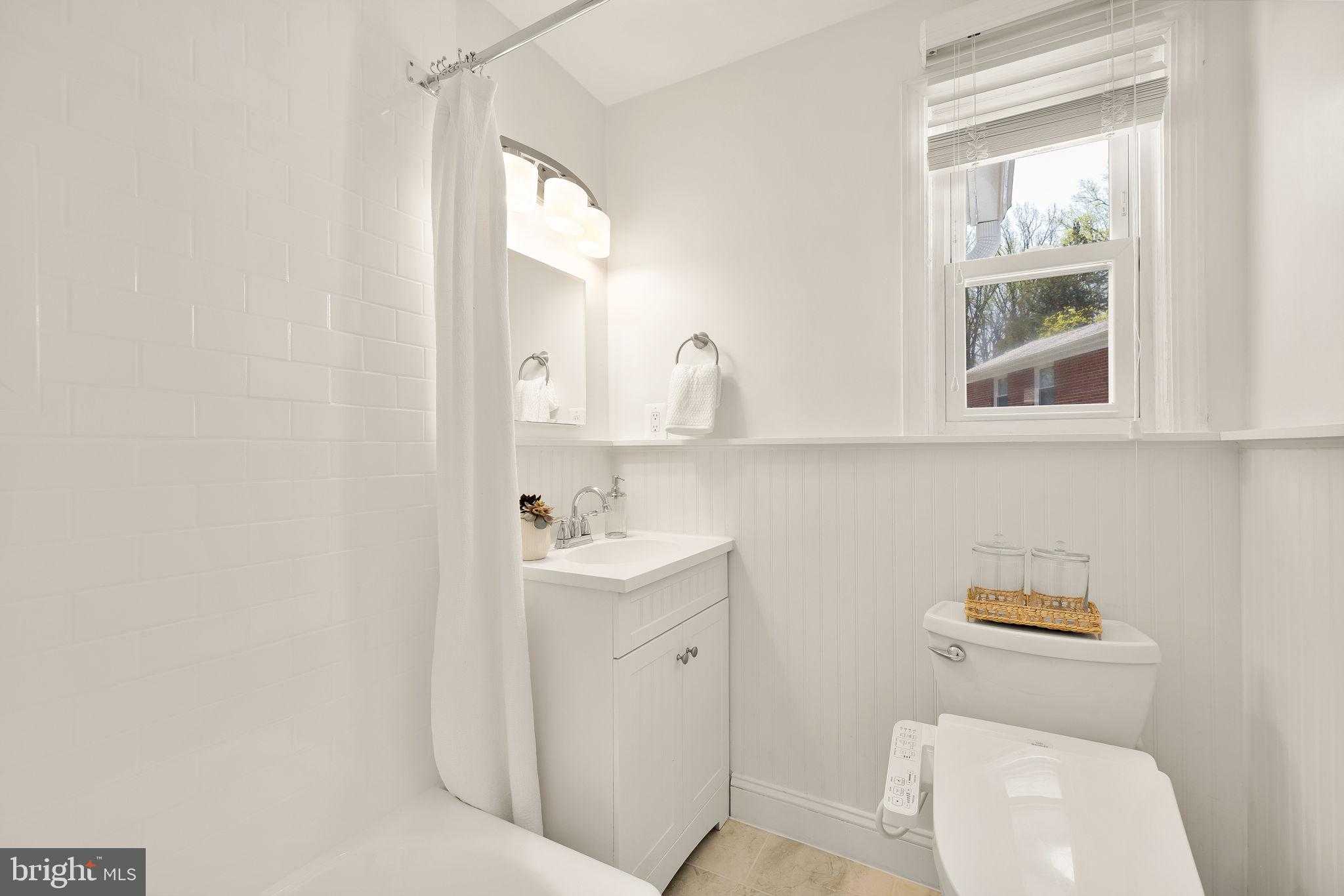 407 Hinsdale CT photo 21