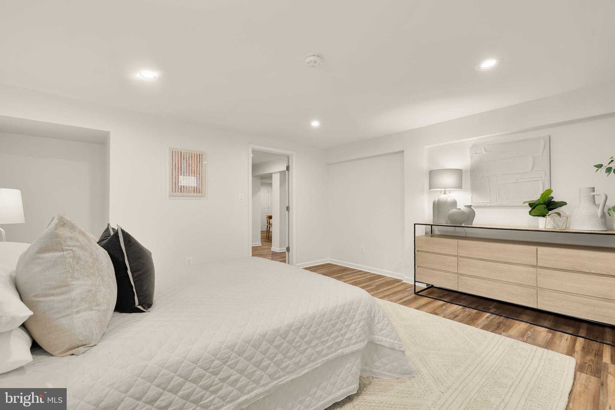 407 Hinsdale CT photo 48