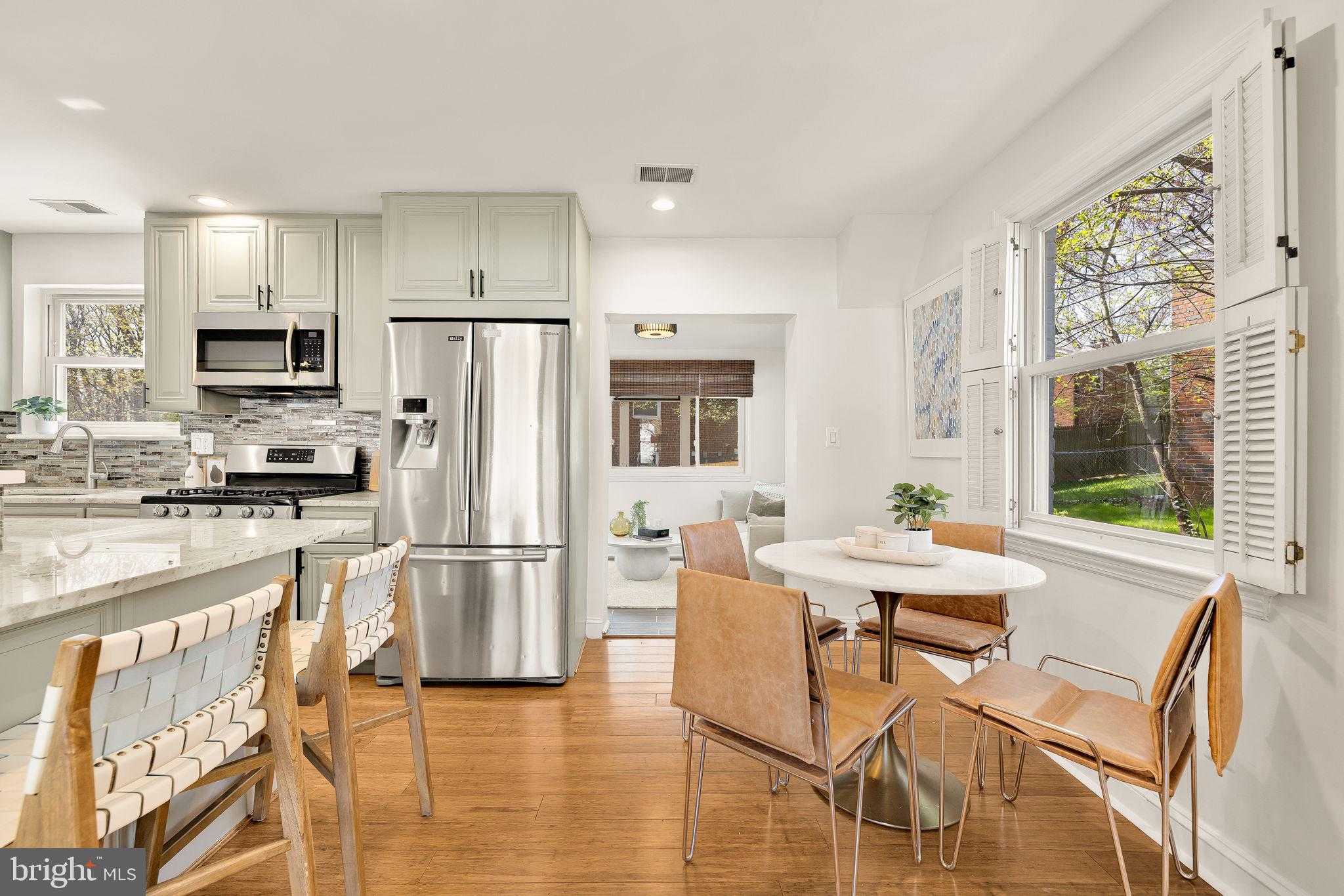 407 Hinsdale CT photo 9