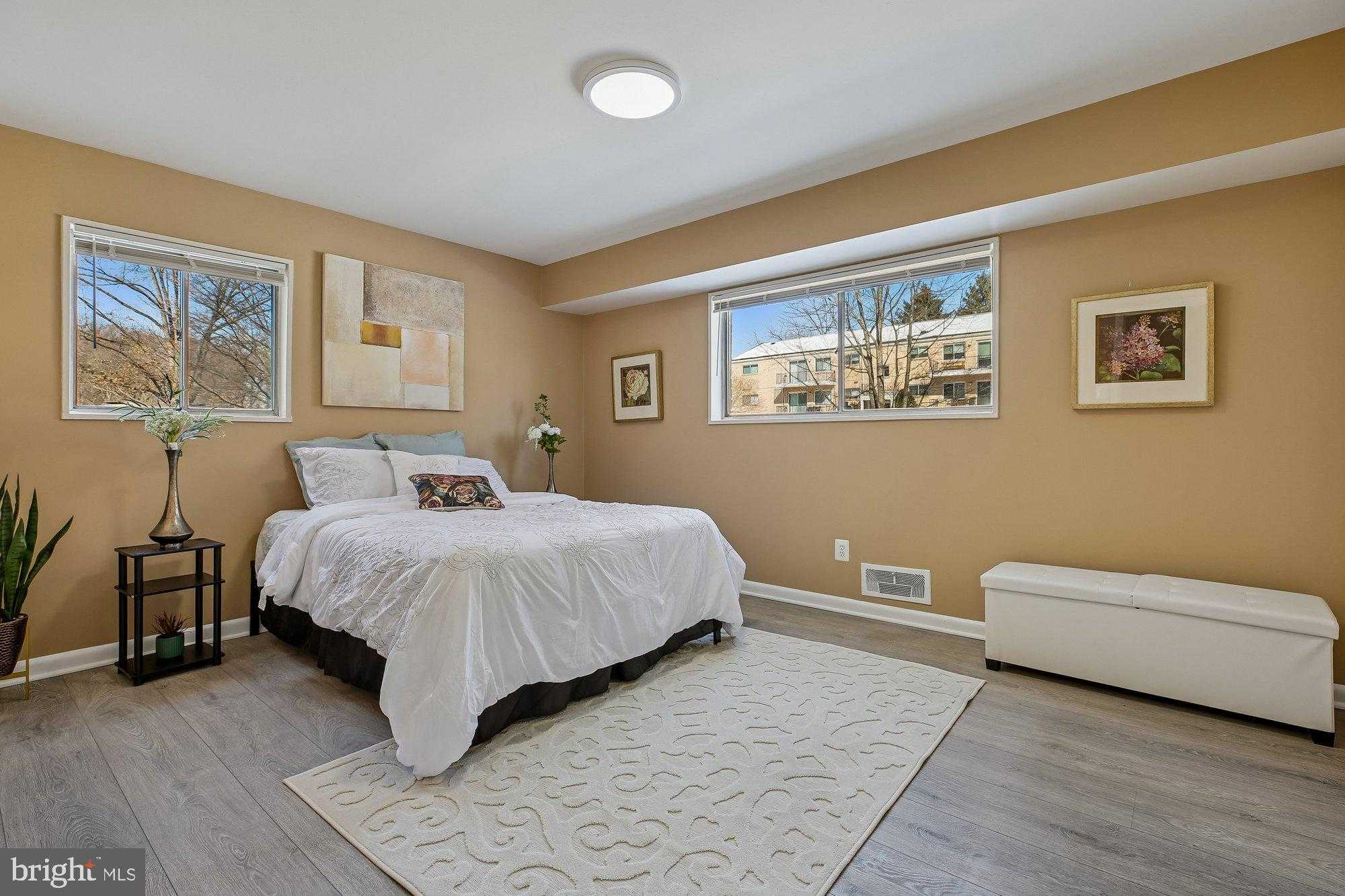 10625 Montrose Ave photo 11