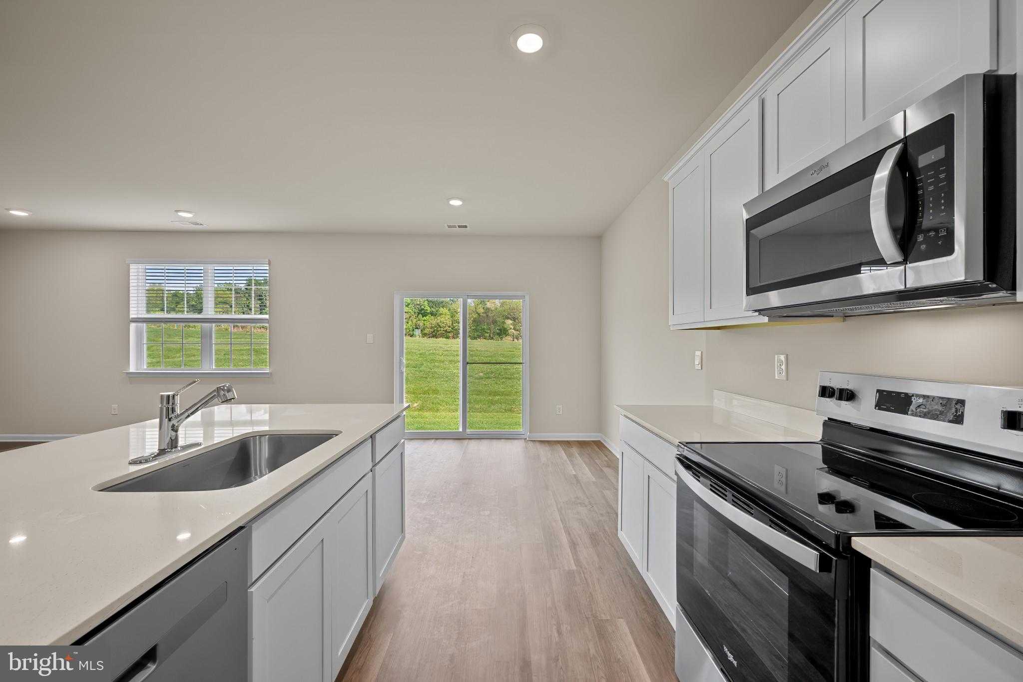 547 Atkinson St photo 7