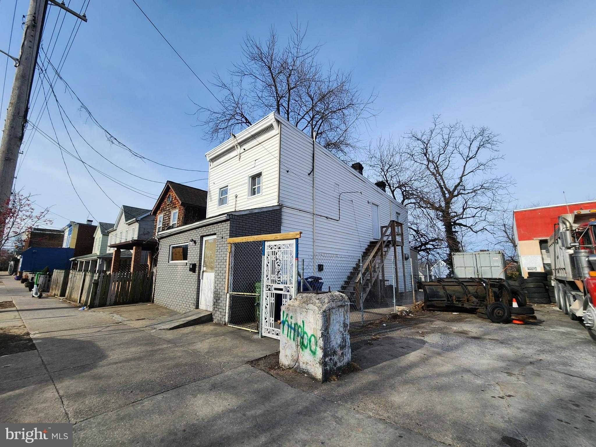 2506 Washington Blvd photo 2