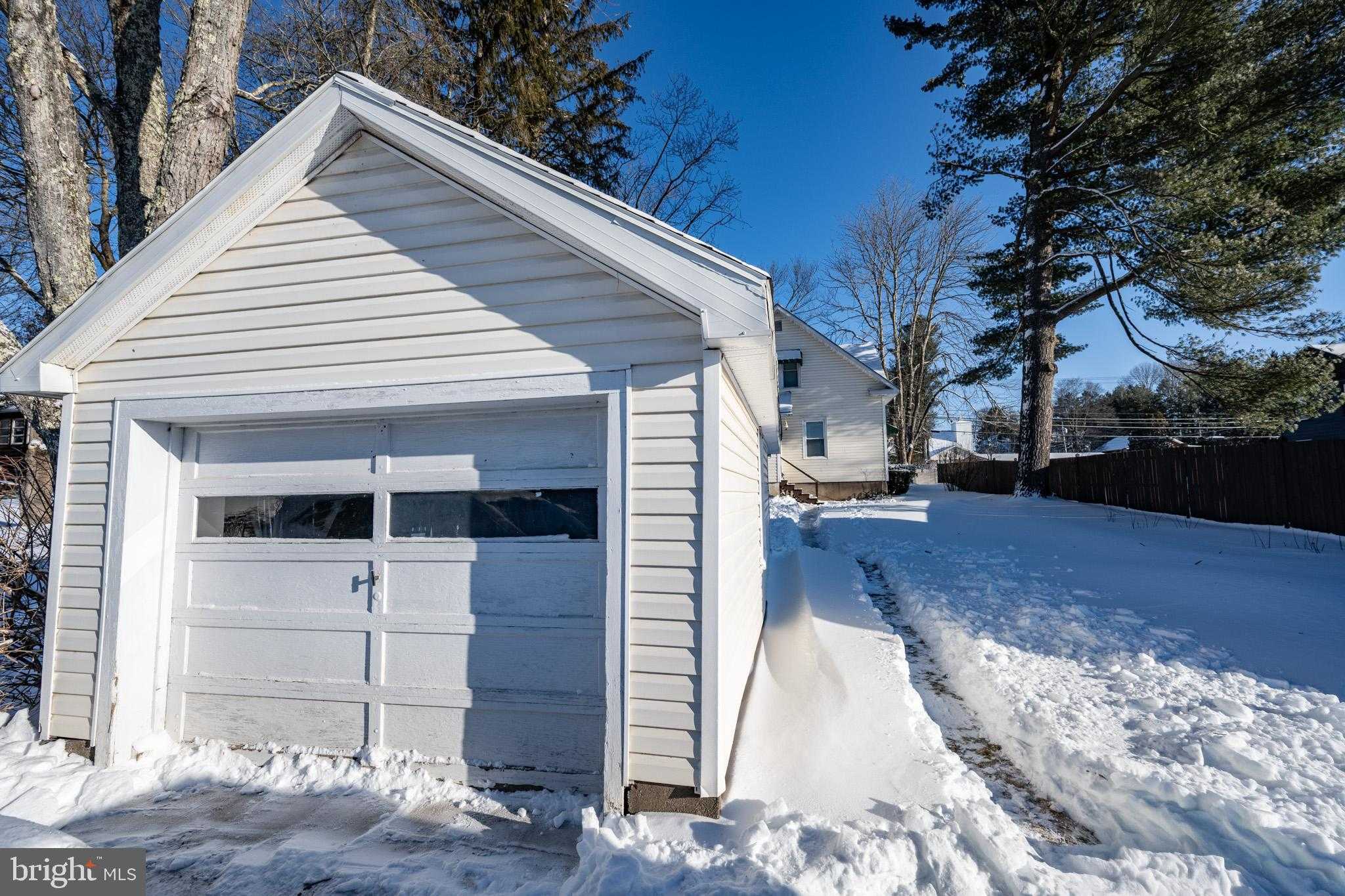 729 E Oak St photo 29