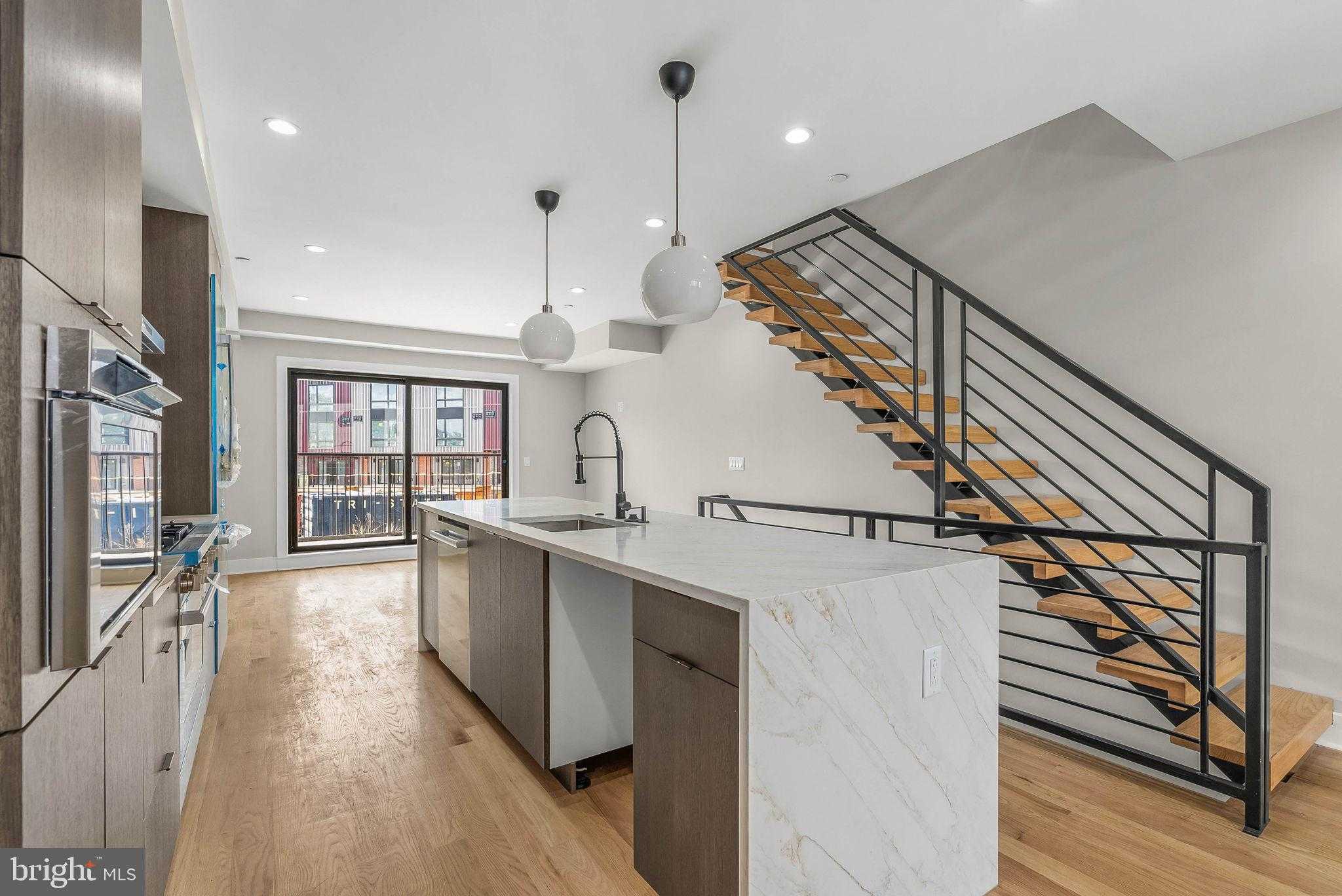 834 Cameron St photo 3