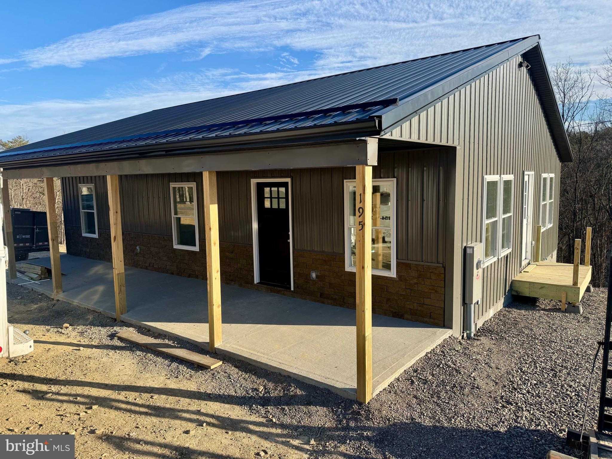 195 Grant St photo 2