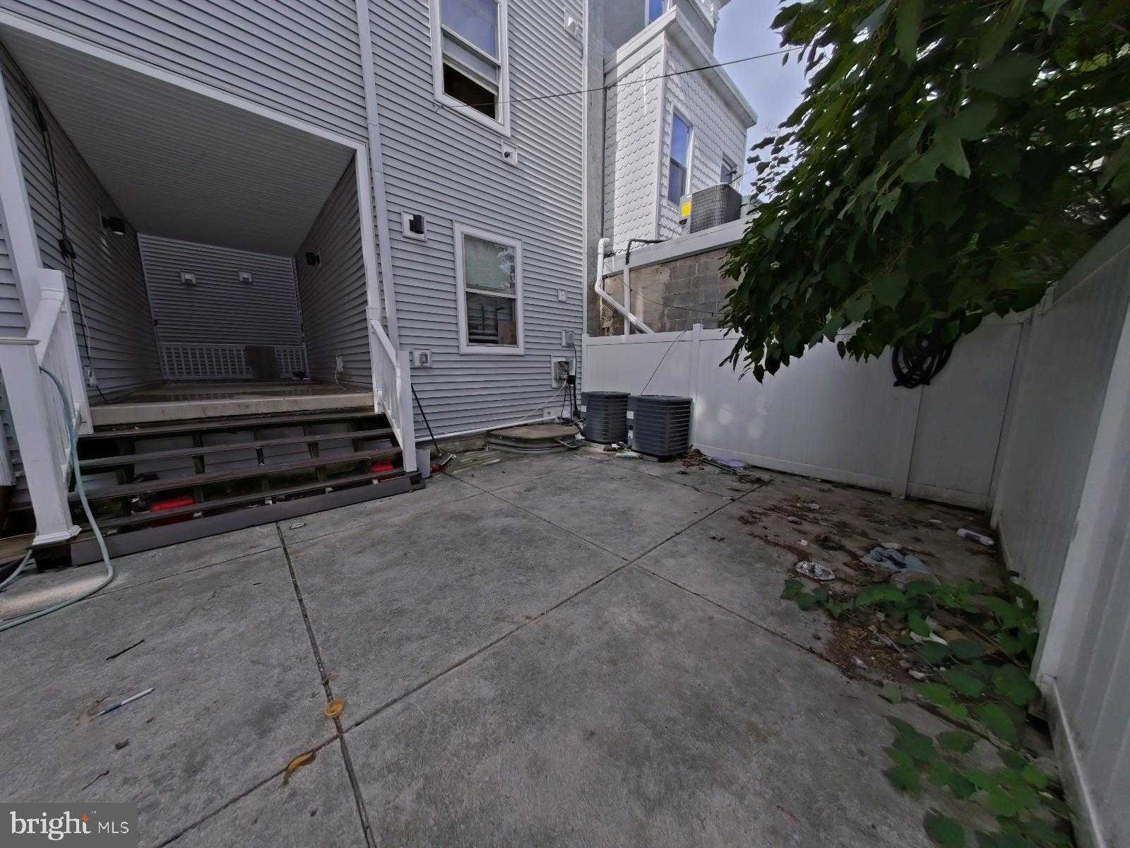 2141 N 18th St photo 22