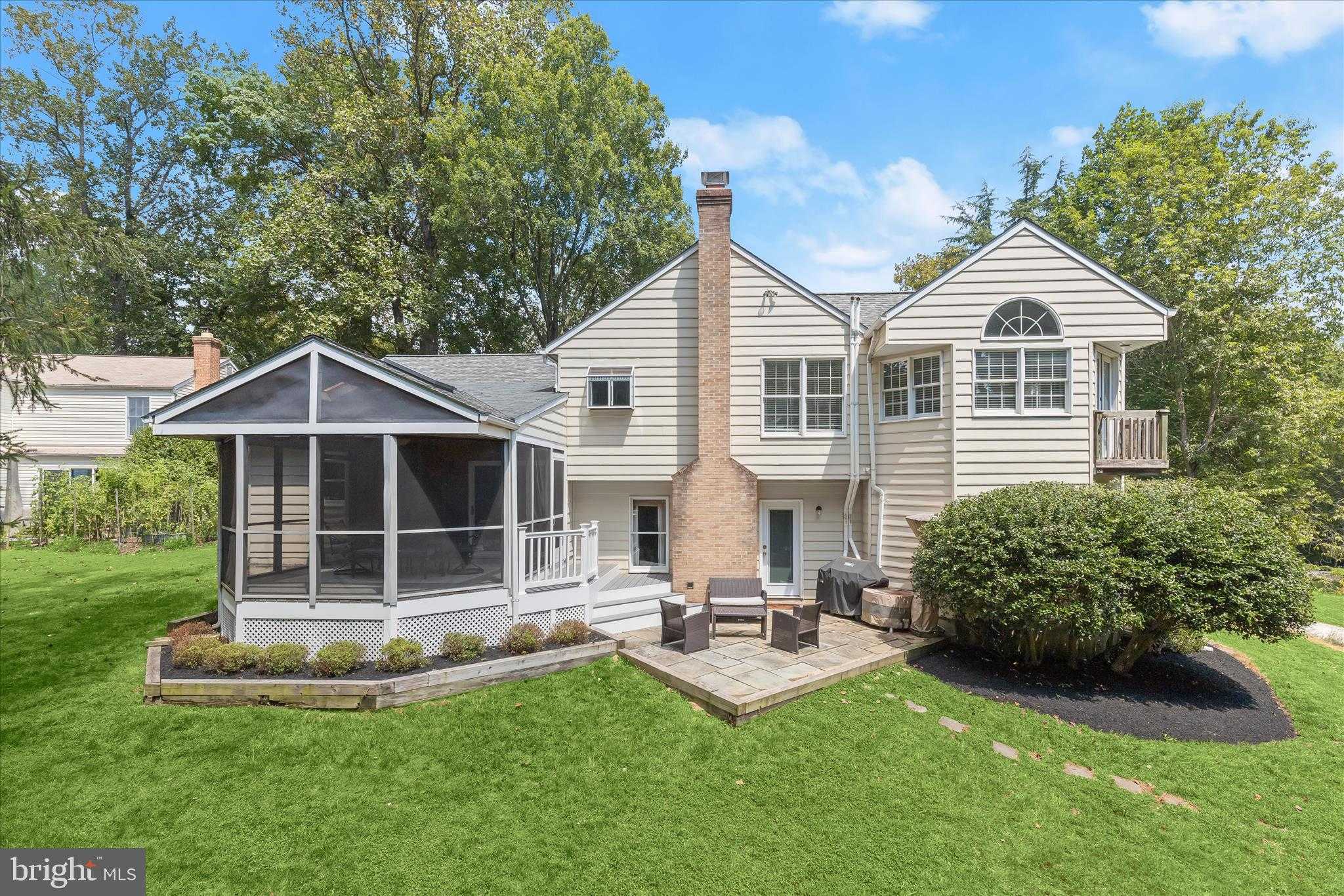 4034 White Star Way photo 2