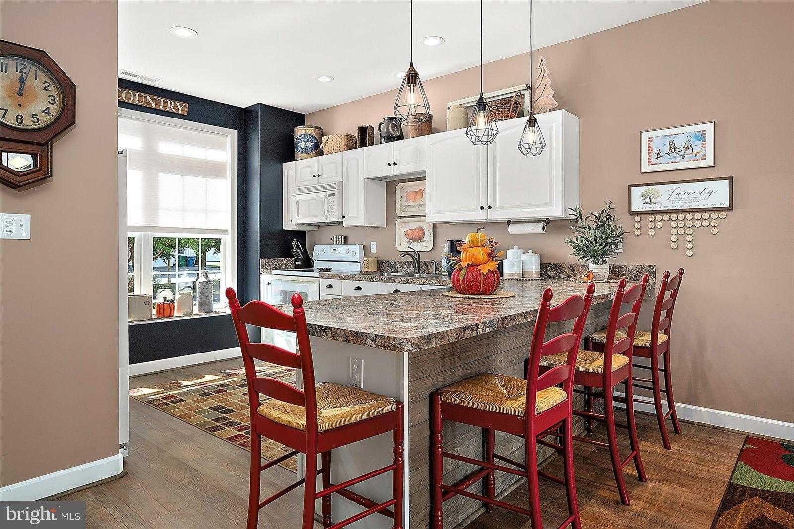 10050 Golf Course Rd photo 9