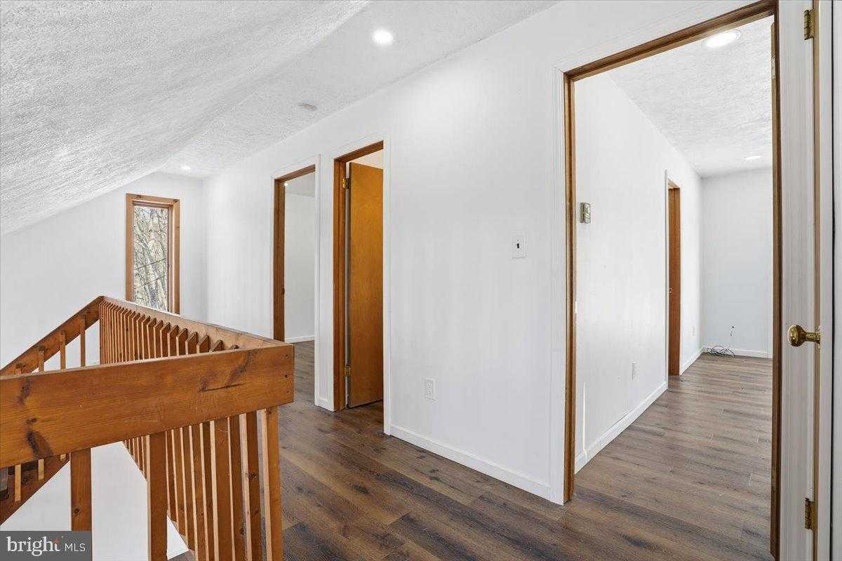 194 Stafford Dr photo 37