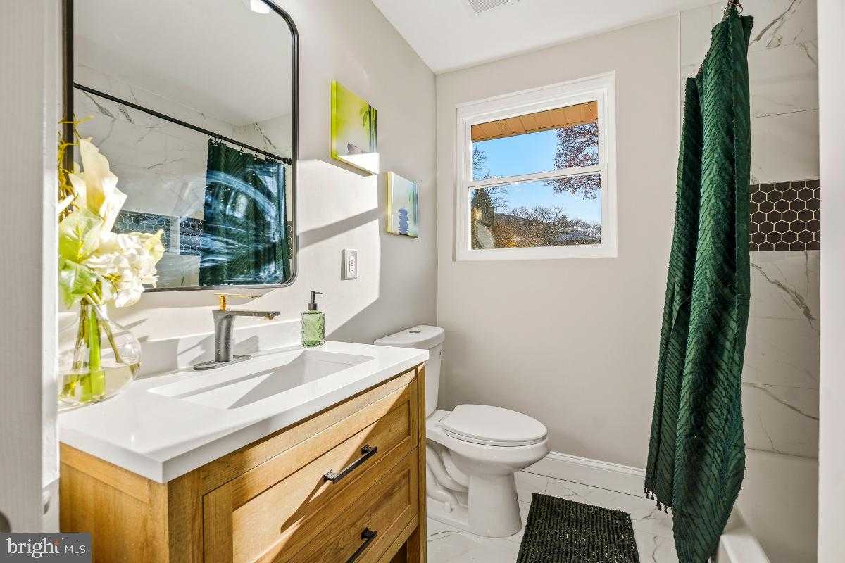 1202 Burton St photo 12