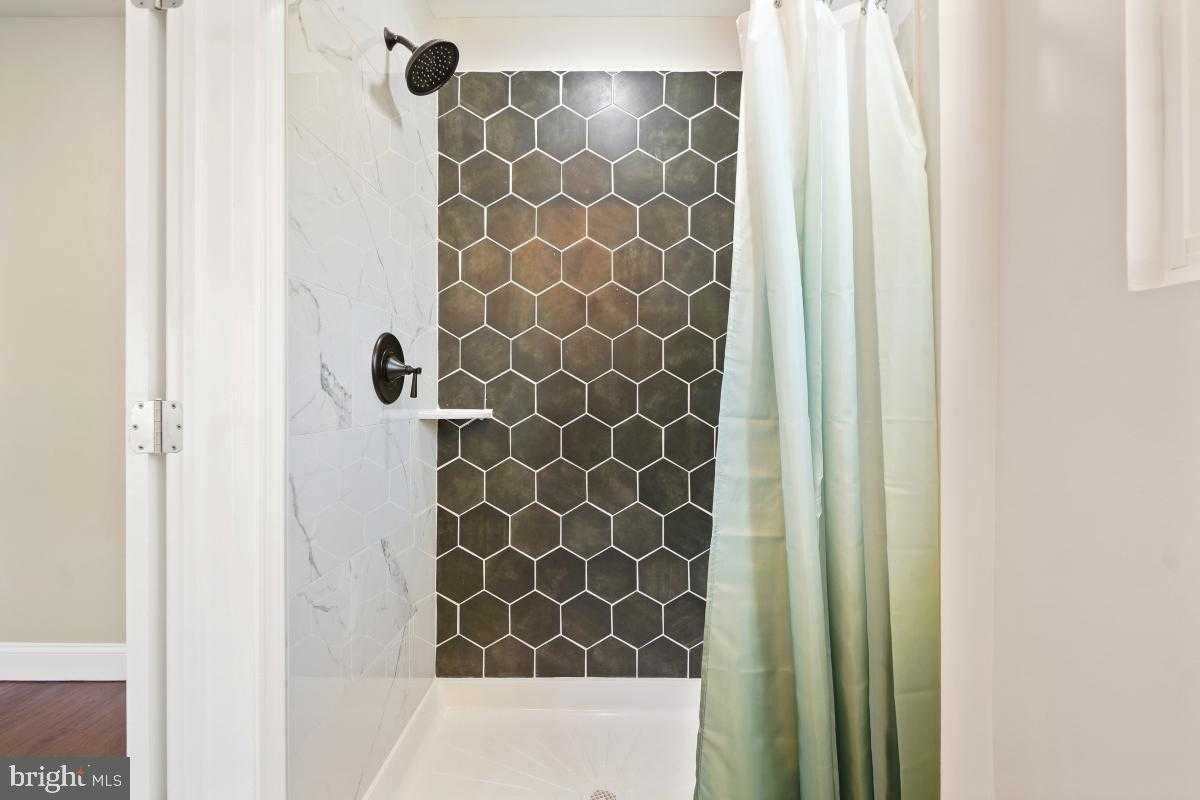 1202 Burton St photo 18