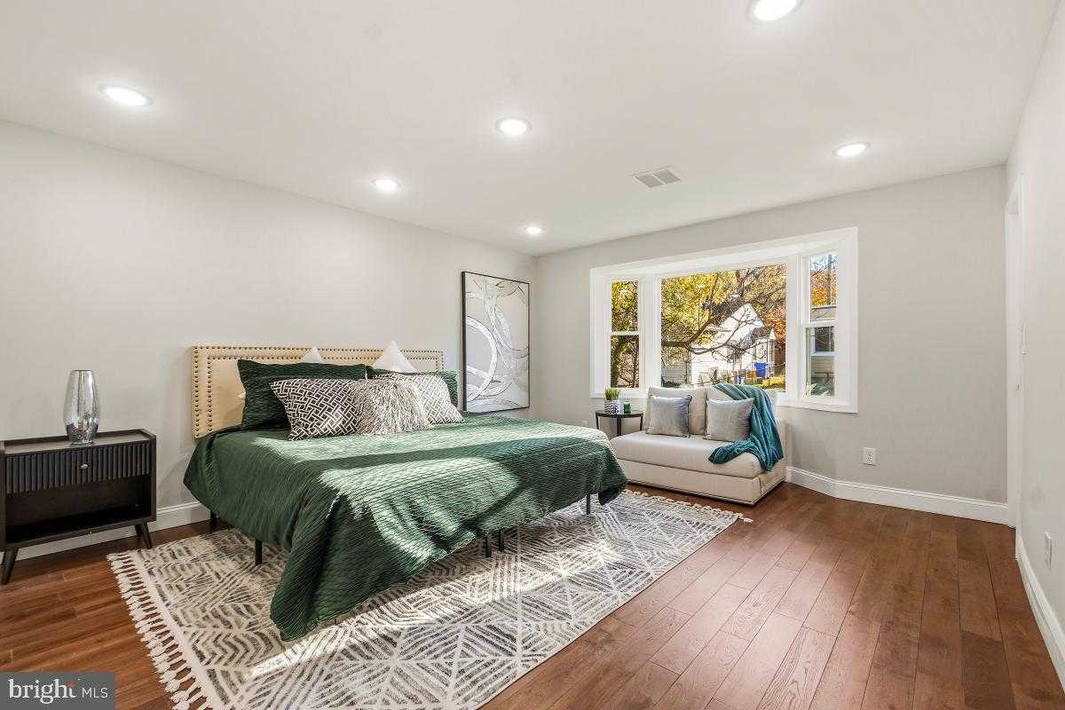 1202 Burton St photo 19