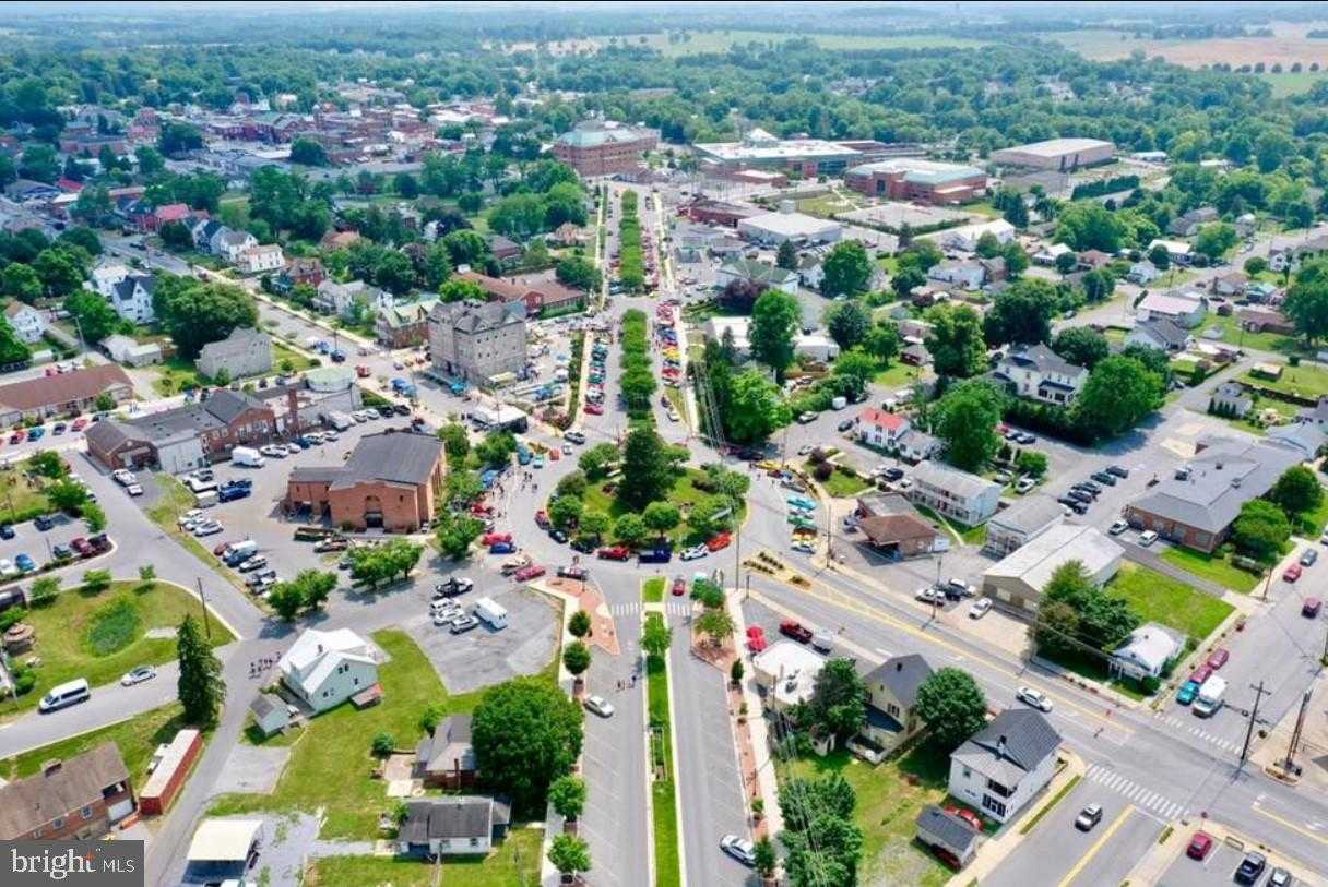 4 Foreman Rd E photo 18