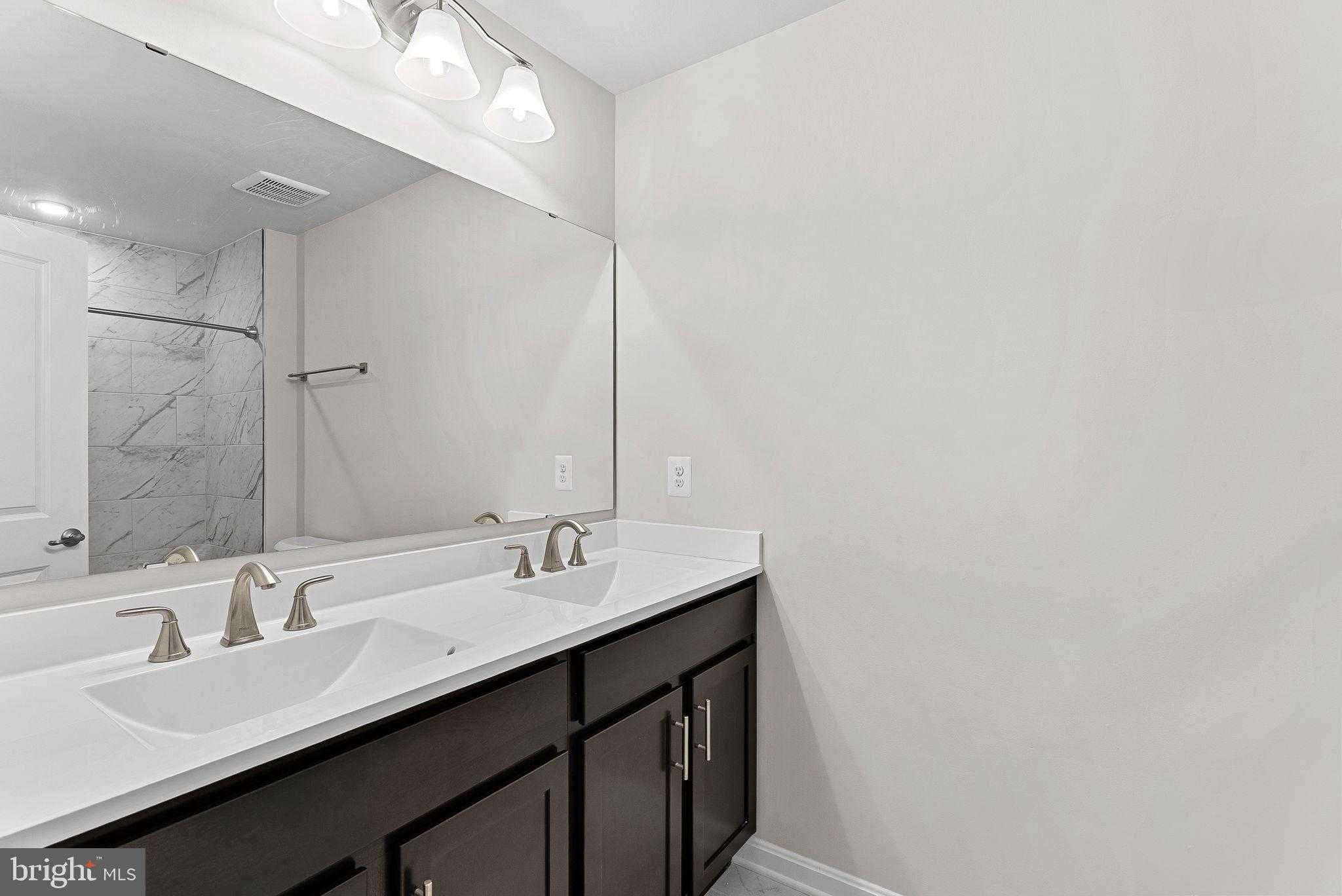 4 Foreman Rd E photo 50