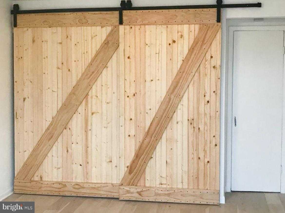 2110 South St photo 14