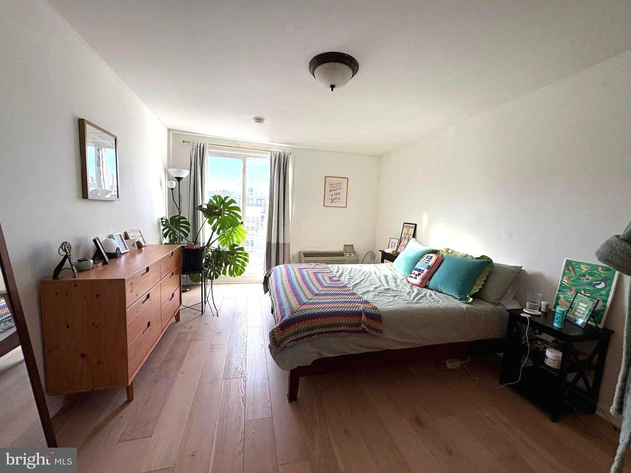 2110 South St photo 16