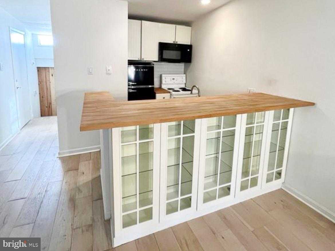 2110 South St photo 5