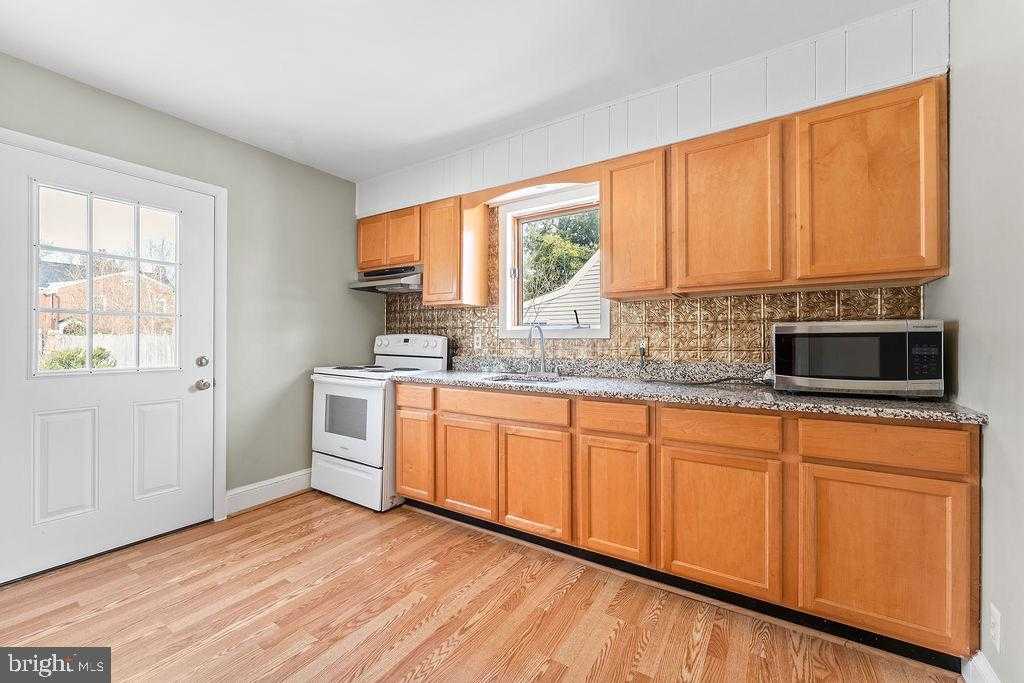 1313 Parcell St photo 9