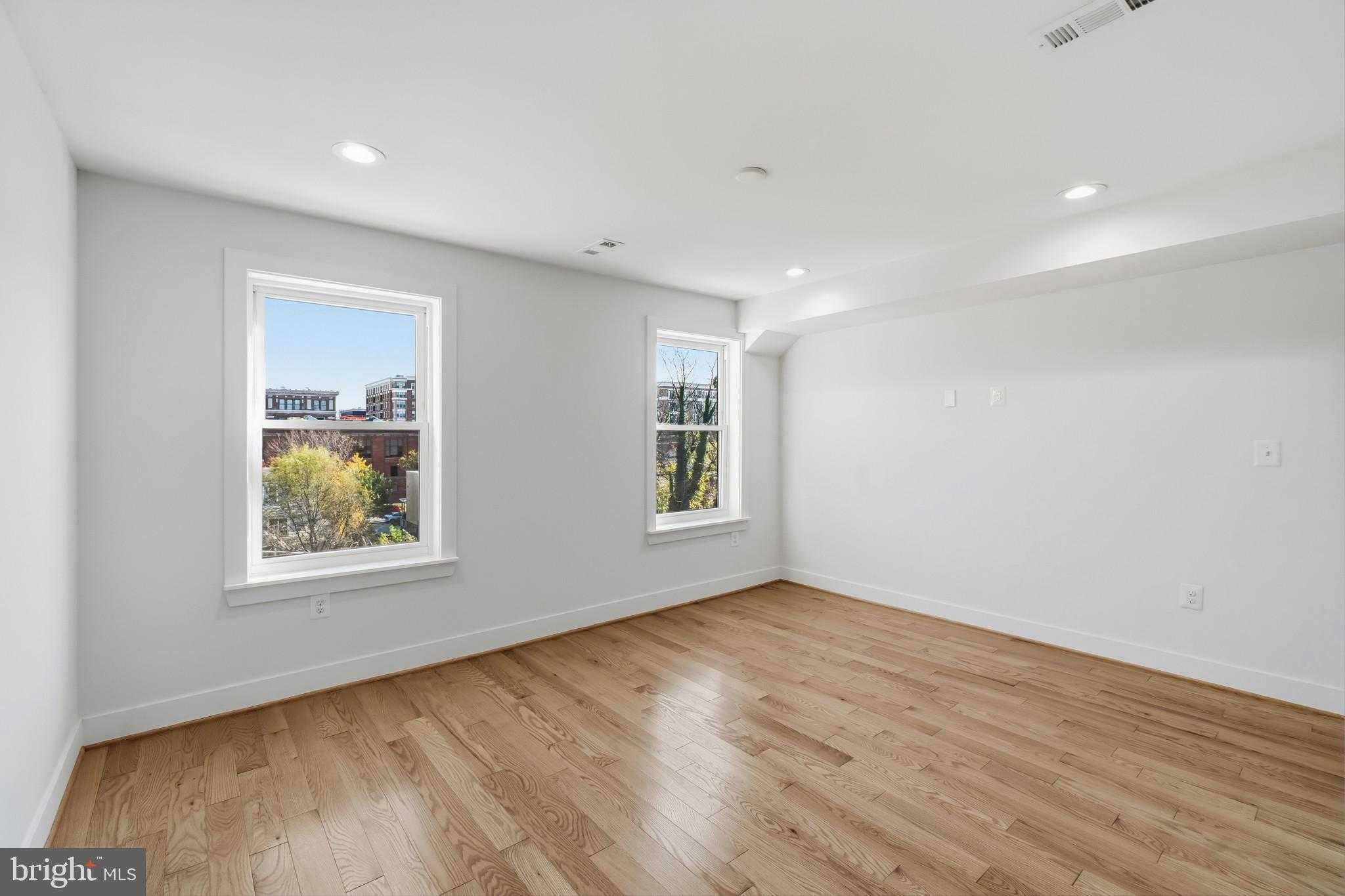 3921 Roland Ave photo 19