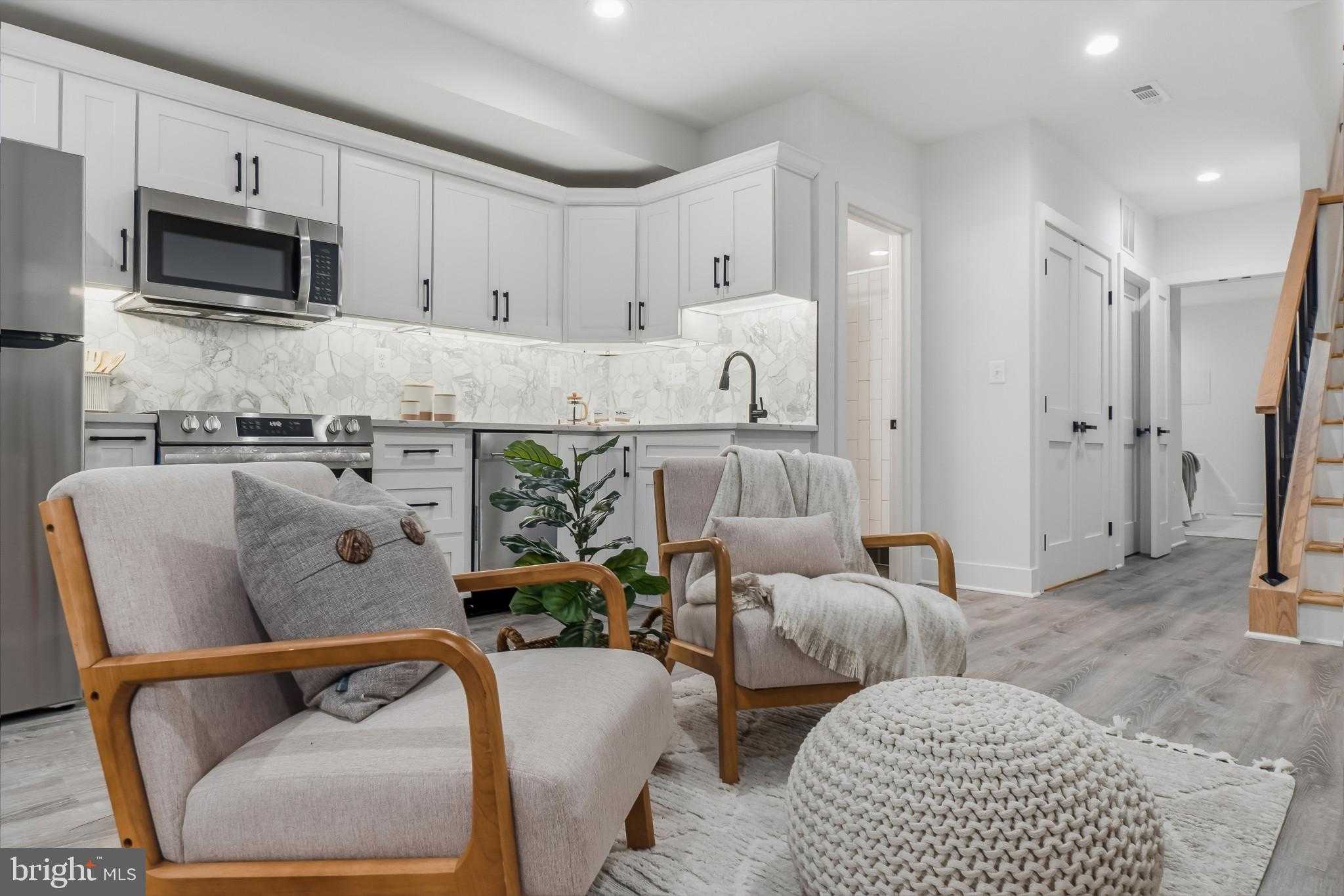 3921 Roland Ave photo 4