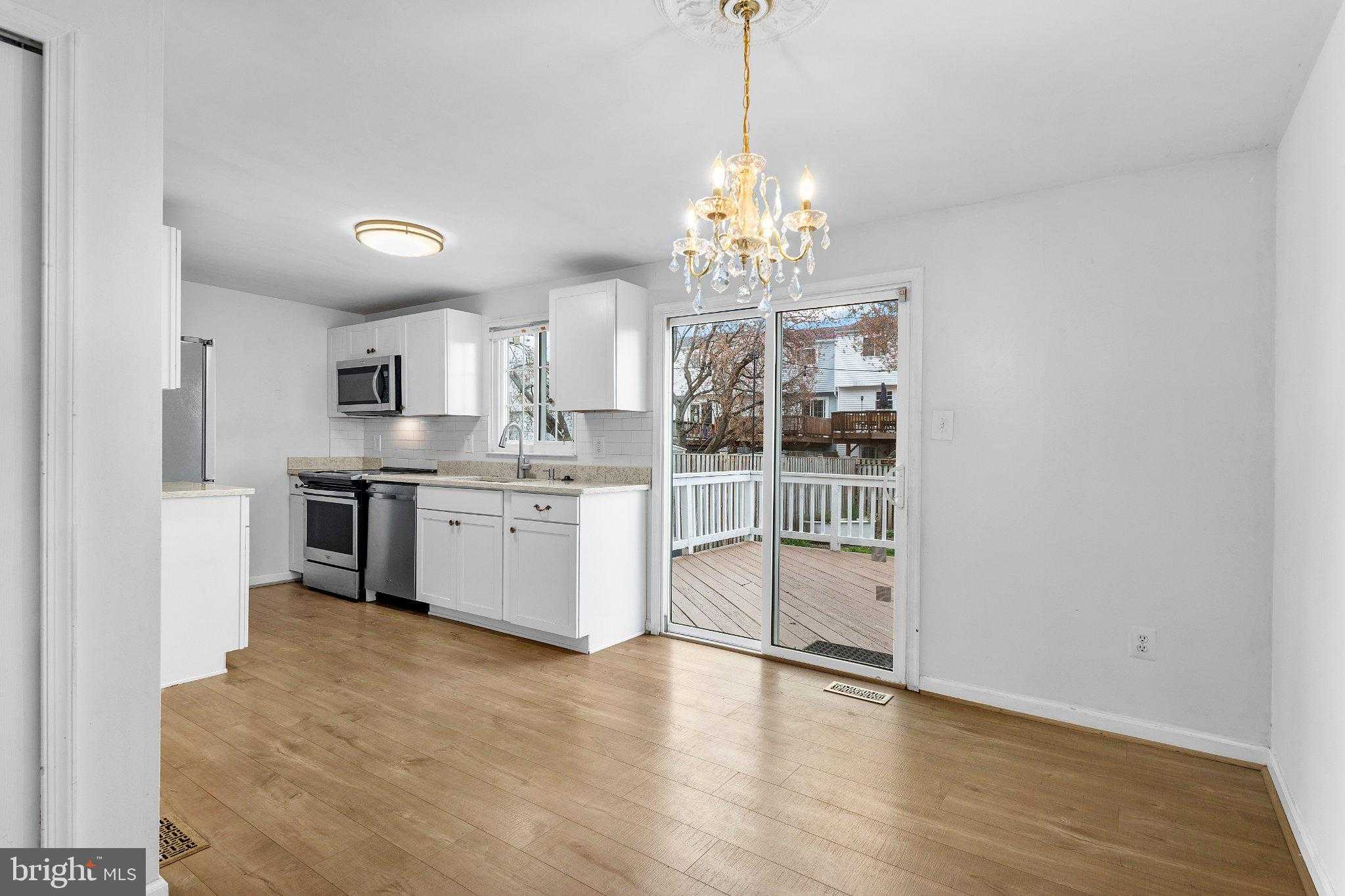 18033 Wagonwheel CT photo 12