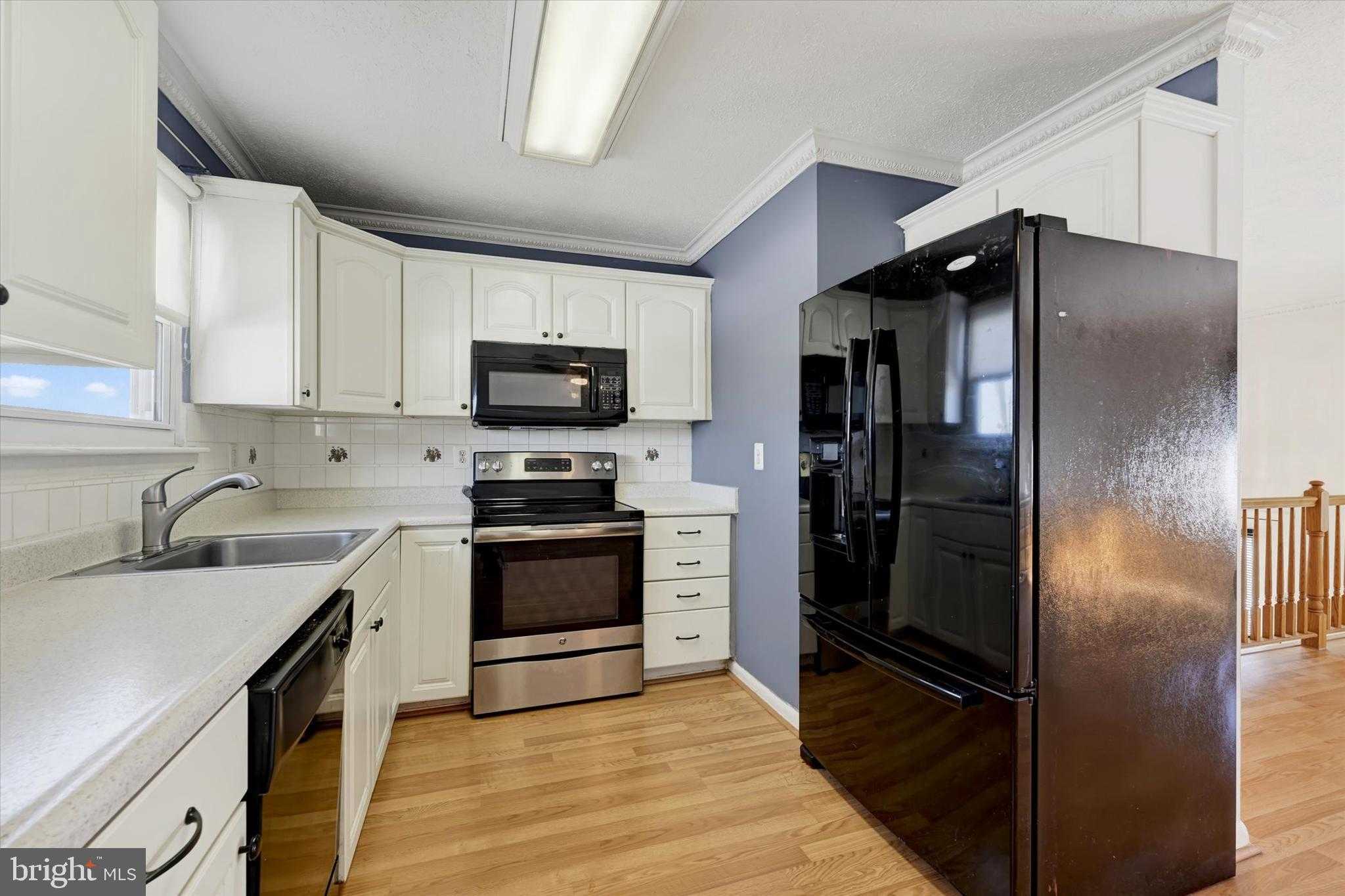 2818 Rose Ave photo 2