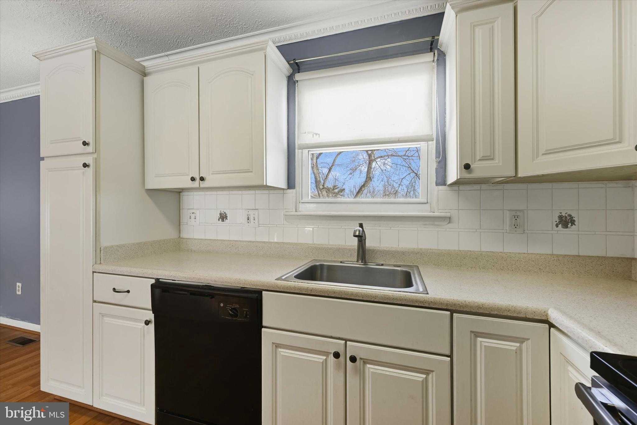 2818 Rose Ave photo 3