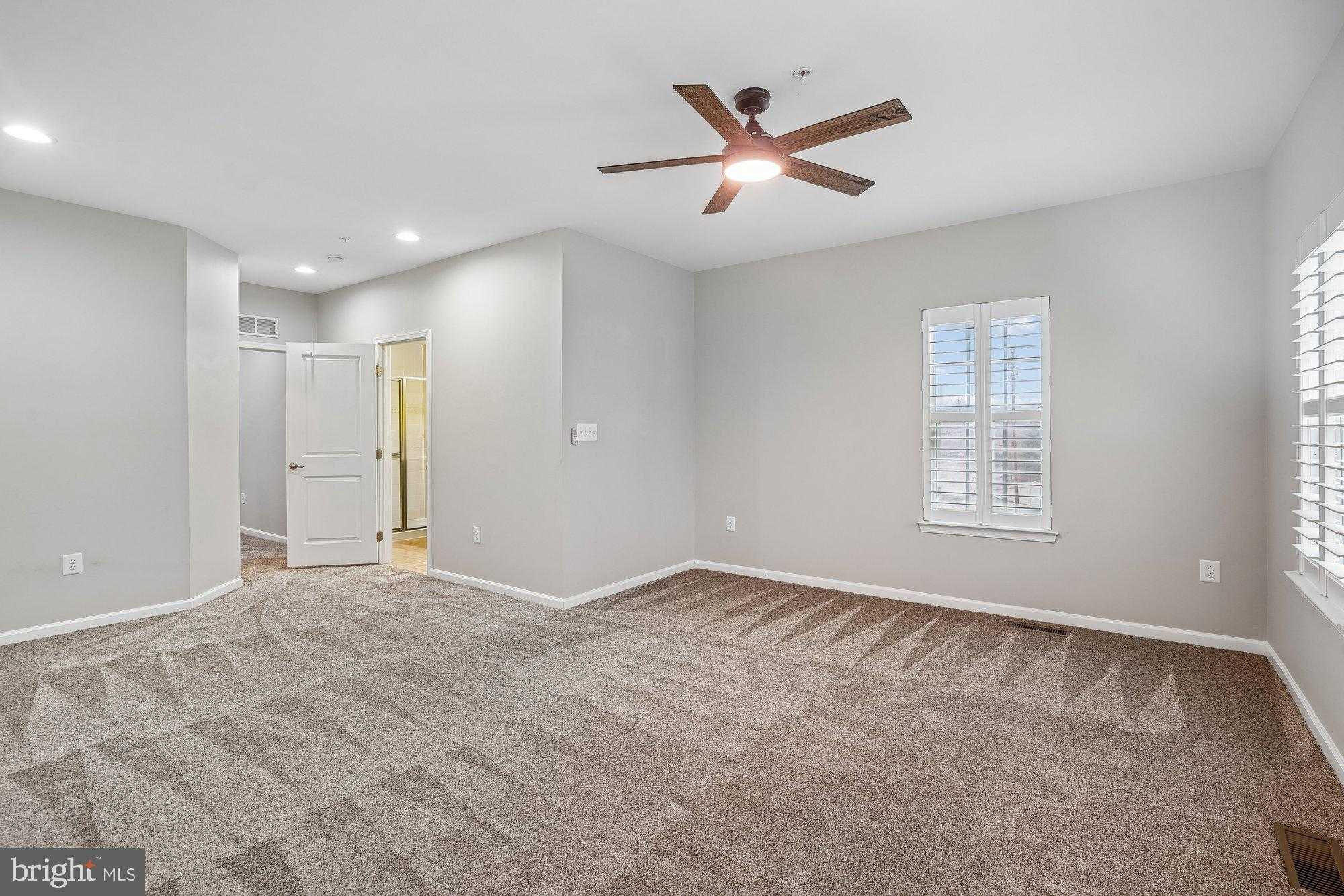 8001 Greenbelt Station Pkwy # 305j photo 9