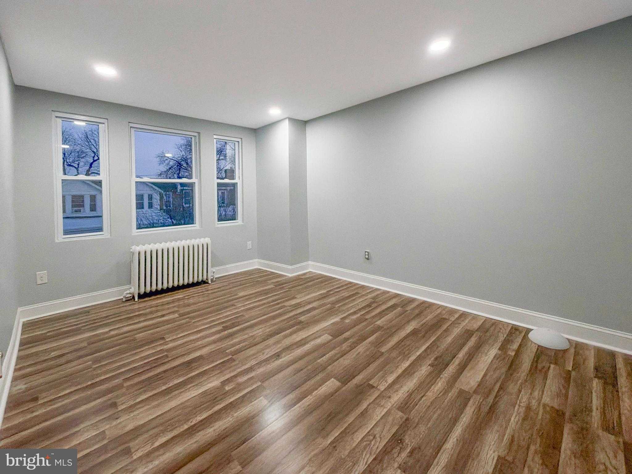 1129 E Stafford St photo 8