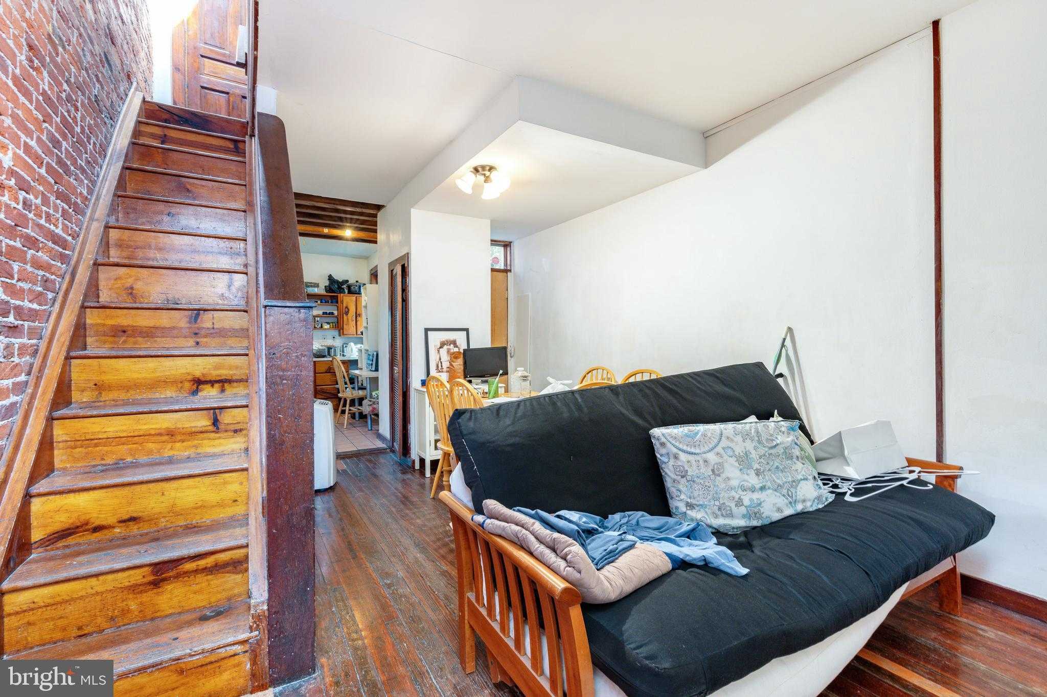 4107 Ludlow St photo 3