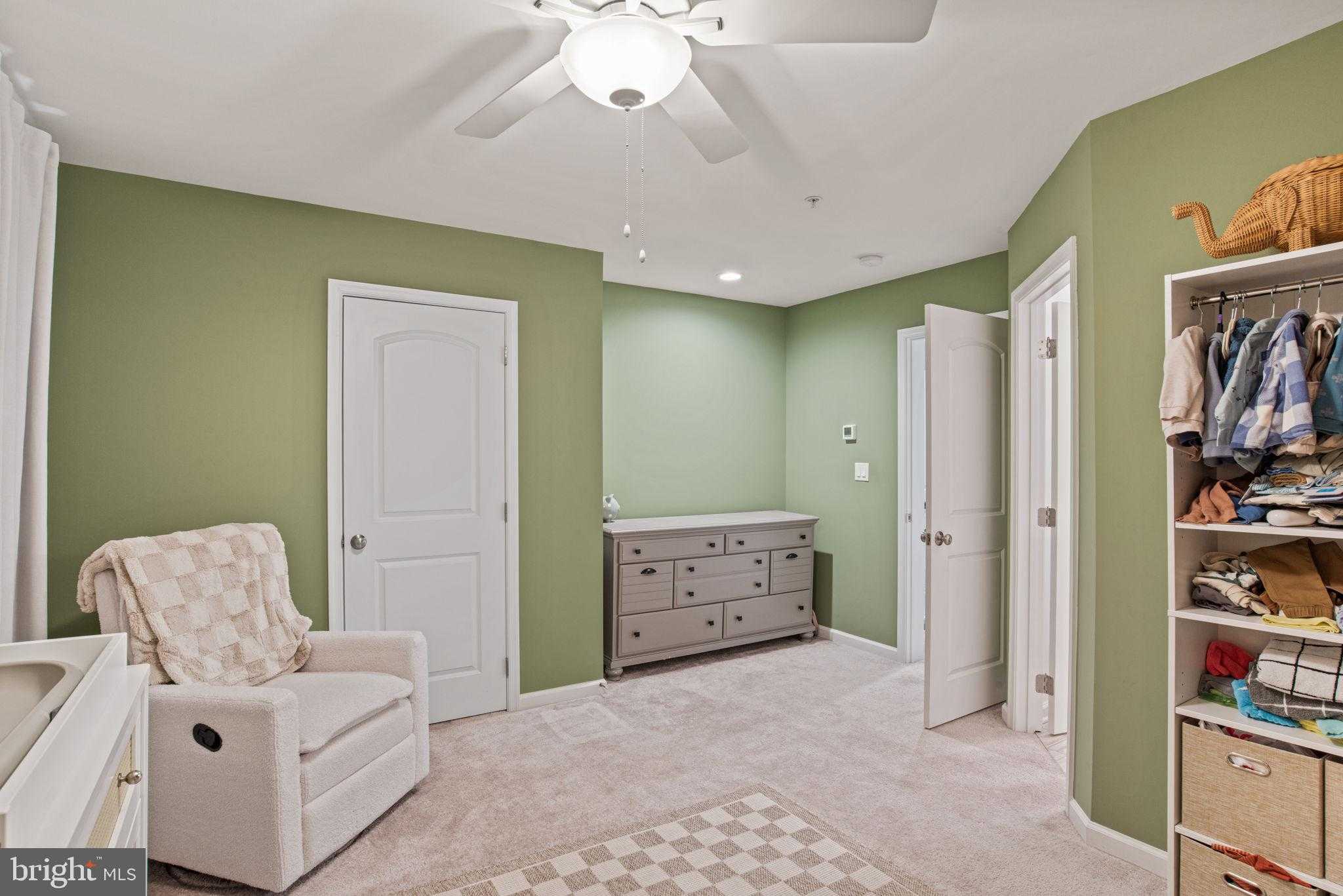 160 High Pointe Dr photo 20