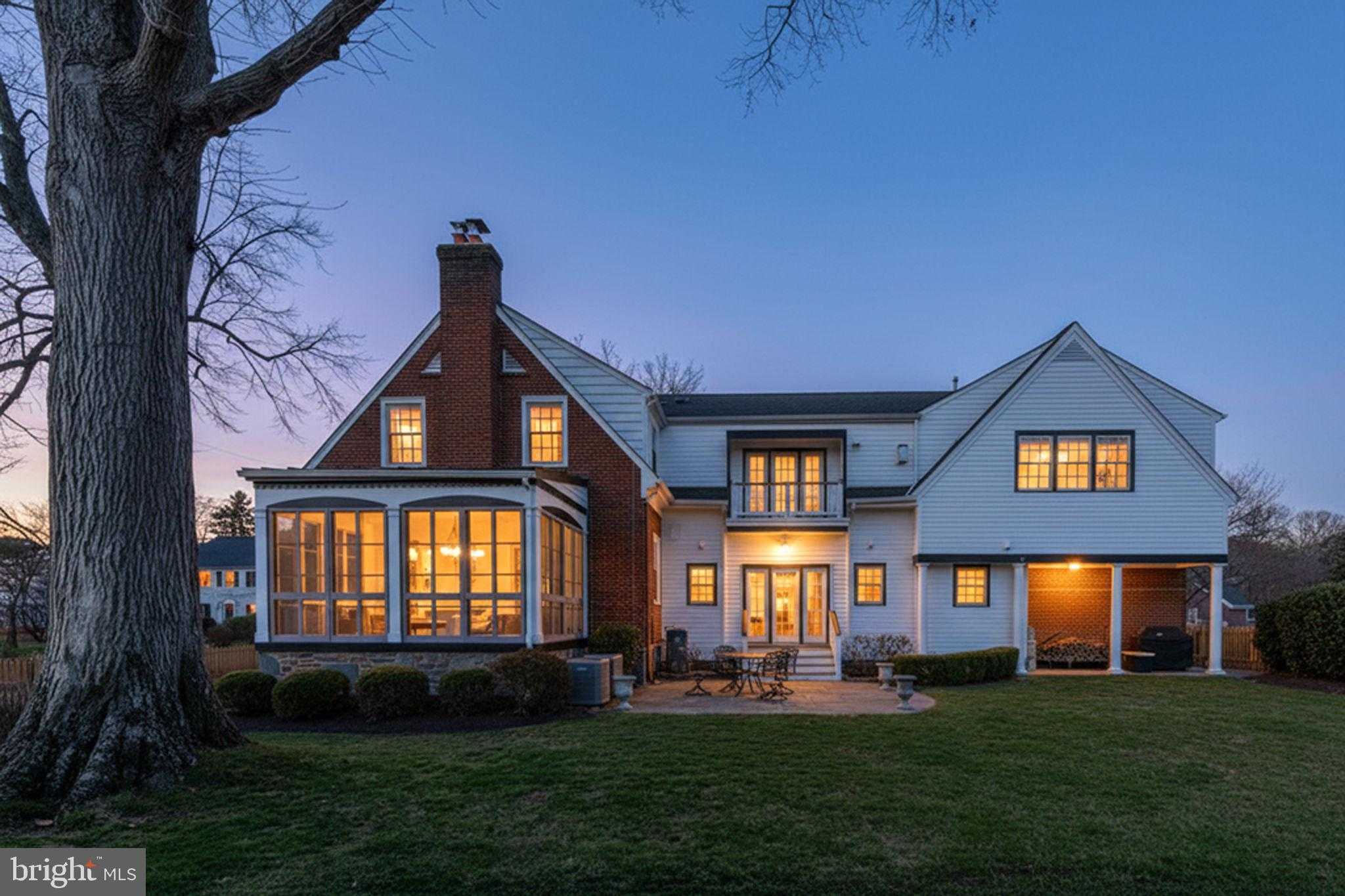 600 Upland Pl photo 2