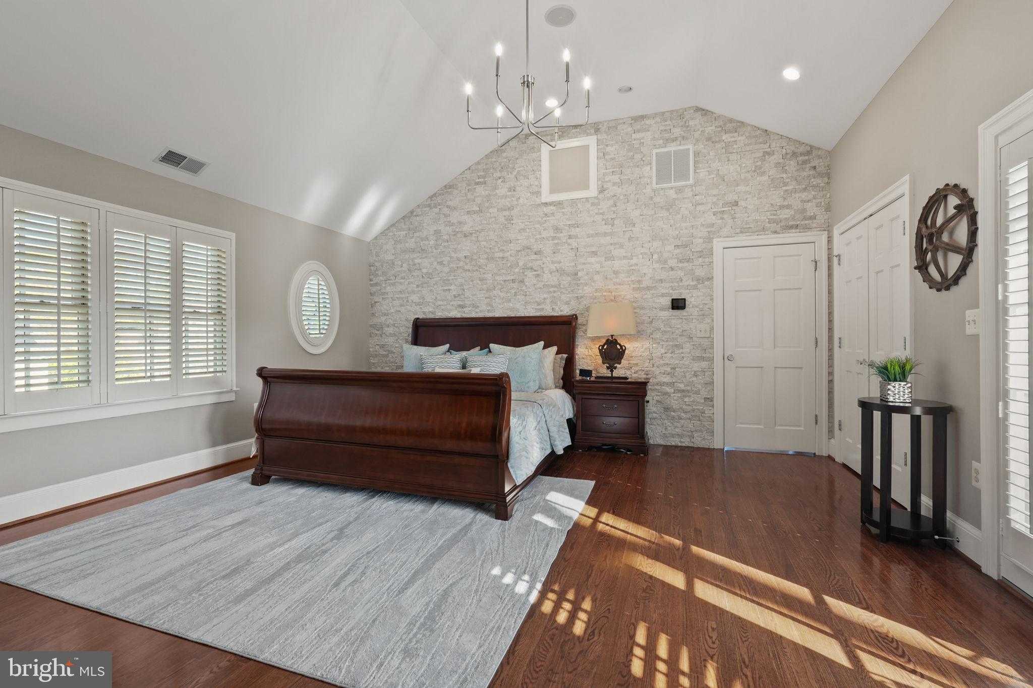 600 Upland Pl photo 24