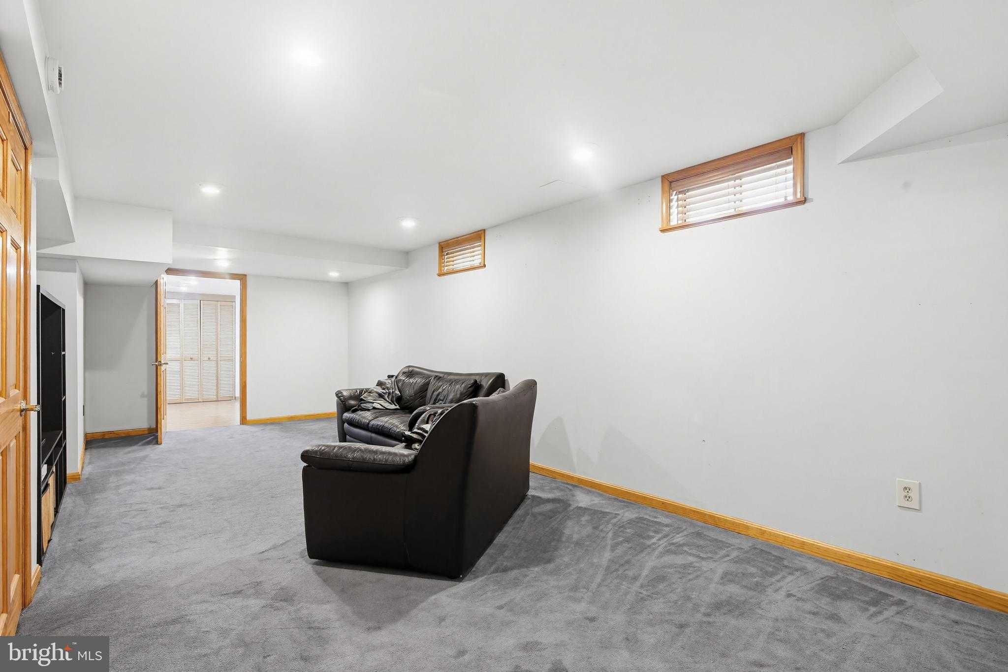 18906 Lindenhouse Rd photo 34