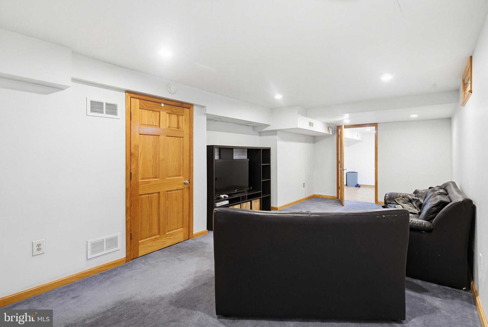 18906 Lindenhouse Rd photo 38