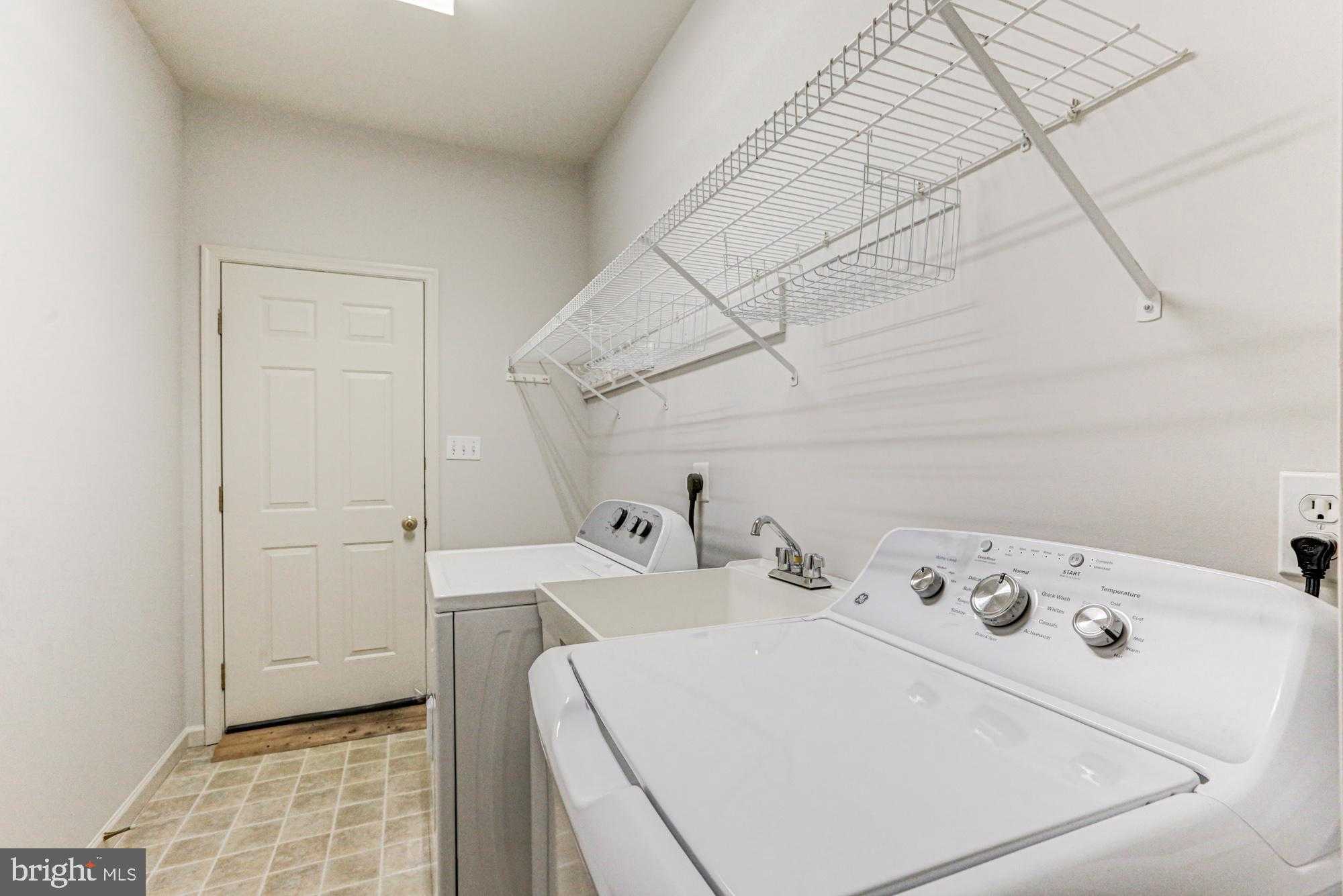 518 Hyde Park Cir photo 38