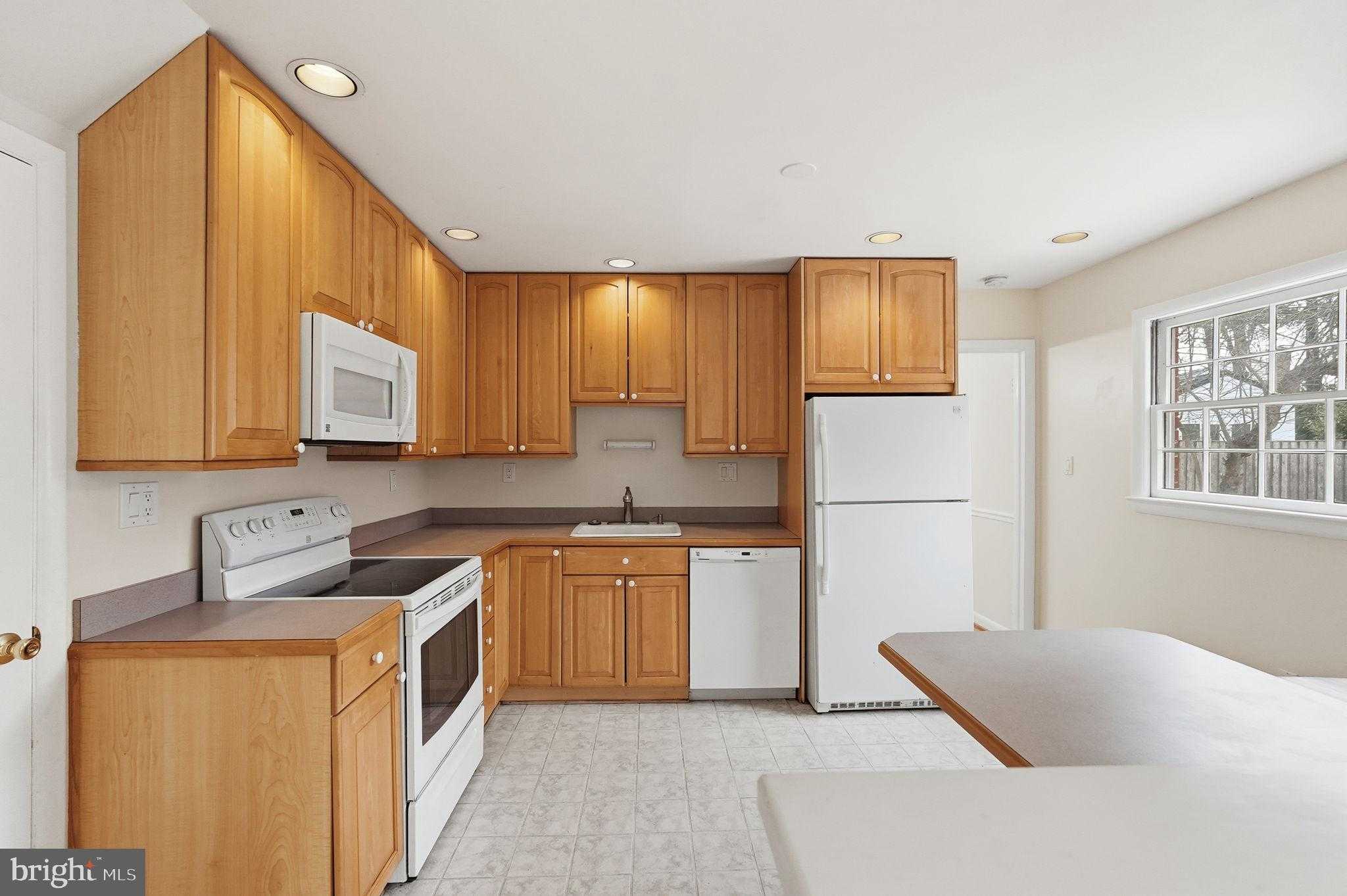 9901 Fernwood Rd photo 8