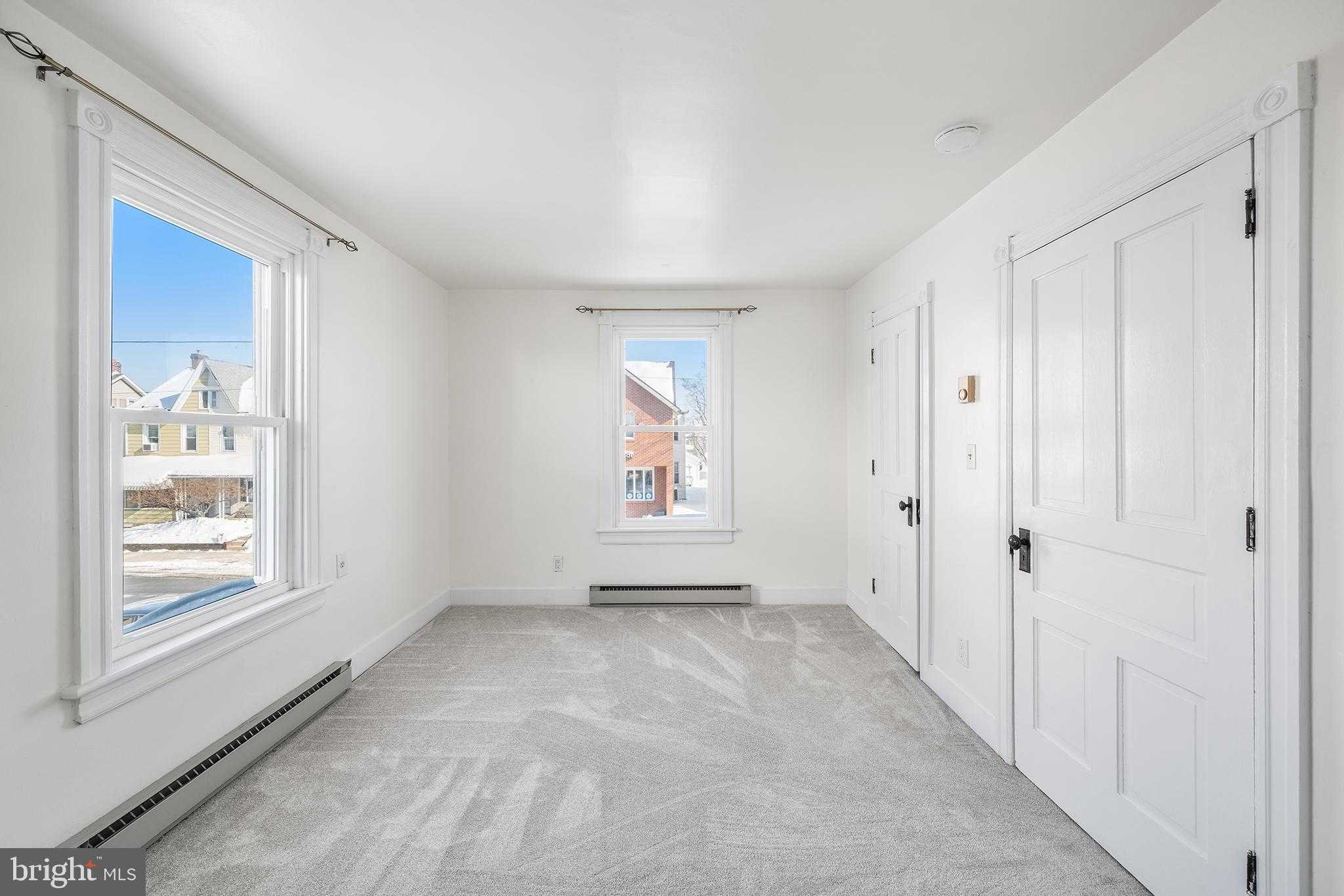 1352 Main St photo 14