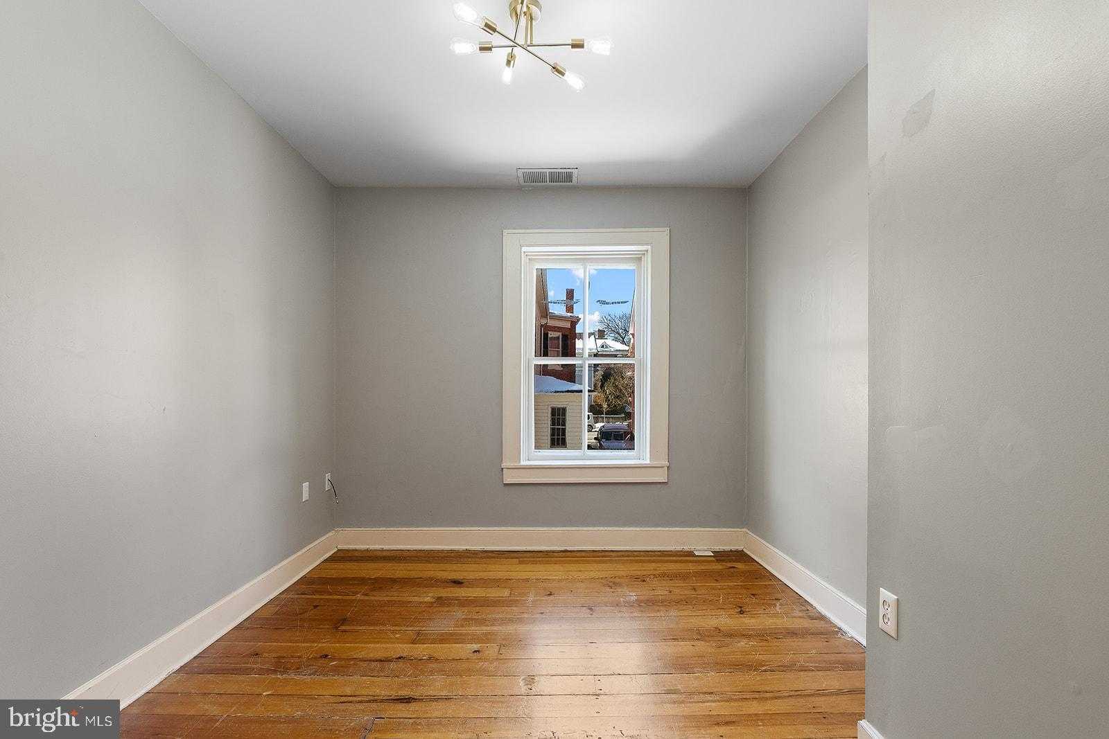 132 Amherst St photo 51