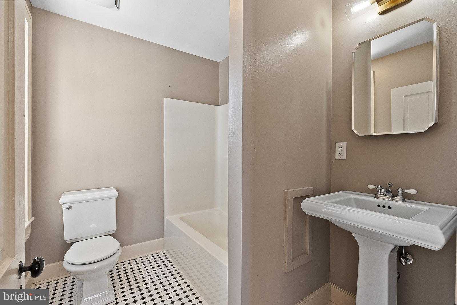 132 Amherst St photo 57