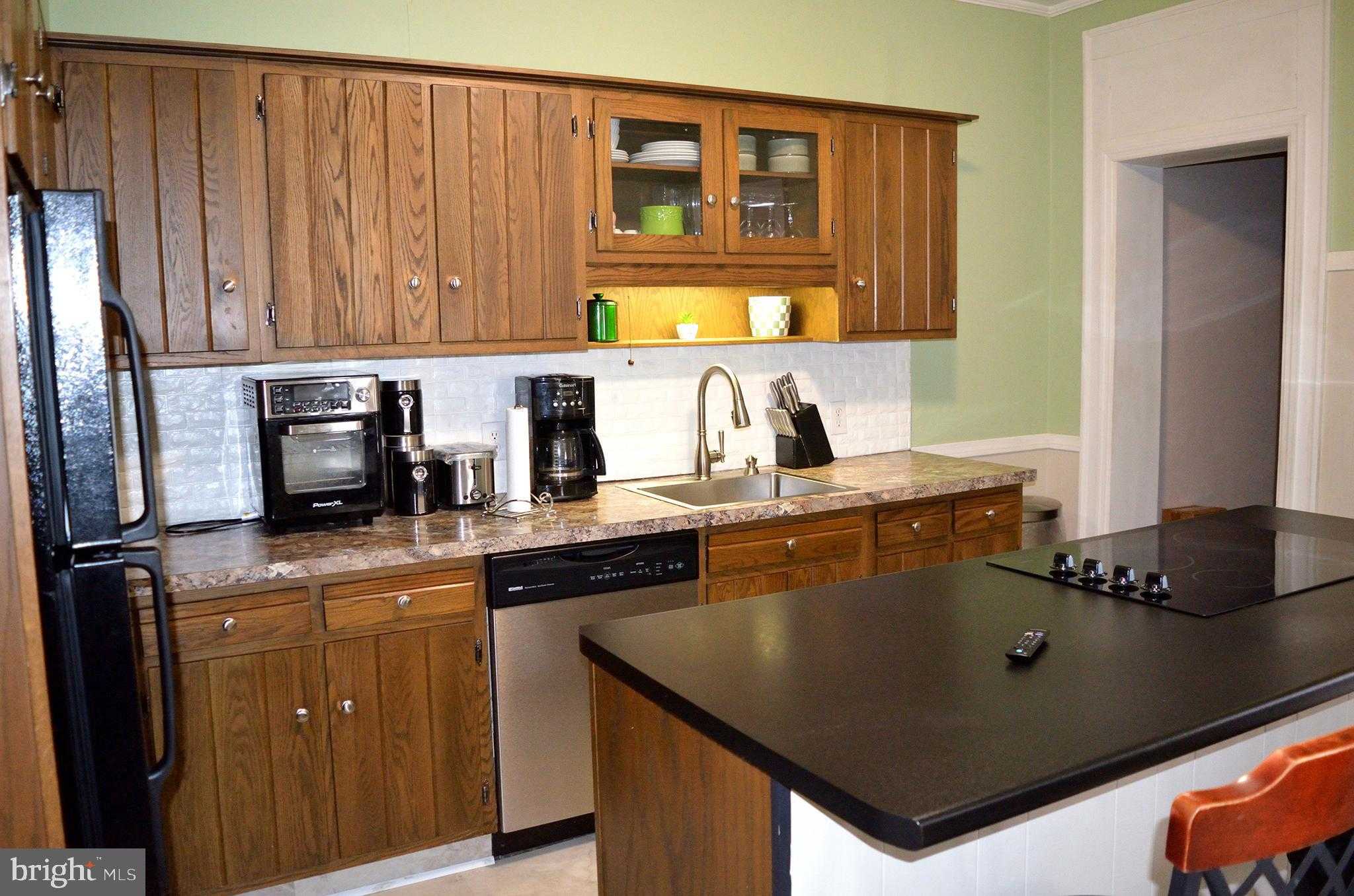 140 Case Ave photo 2