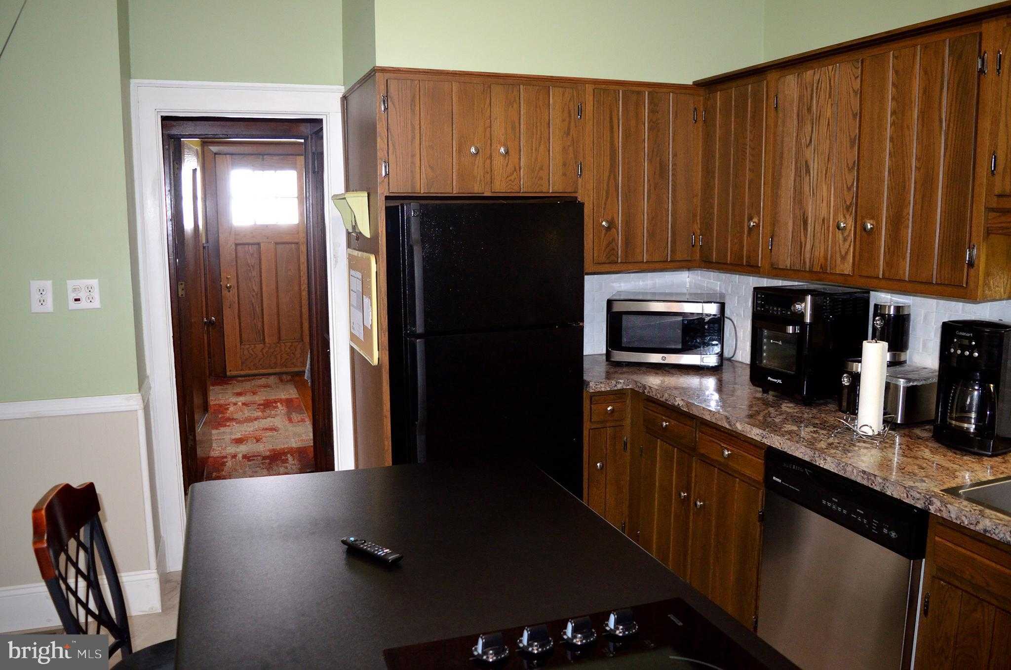 140 Case Ave photo 4